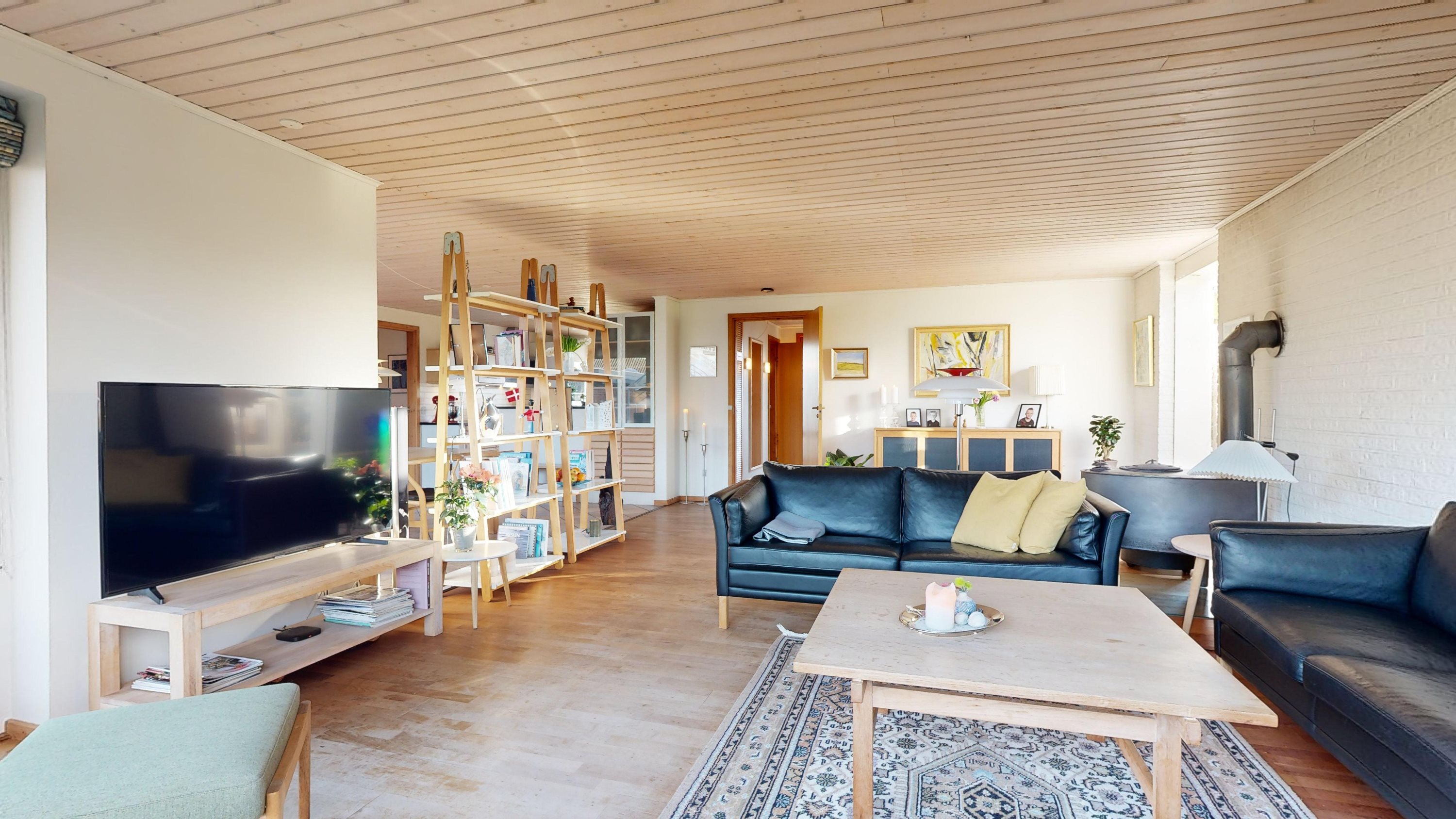 Fremhævet stue billede i fuldskærmstilstand. Billede af Vestervænget 3, 8832 Skals