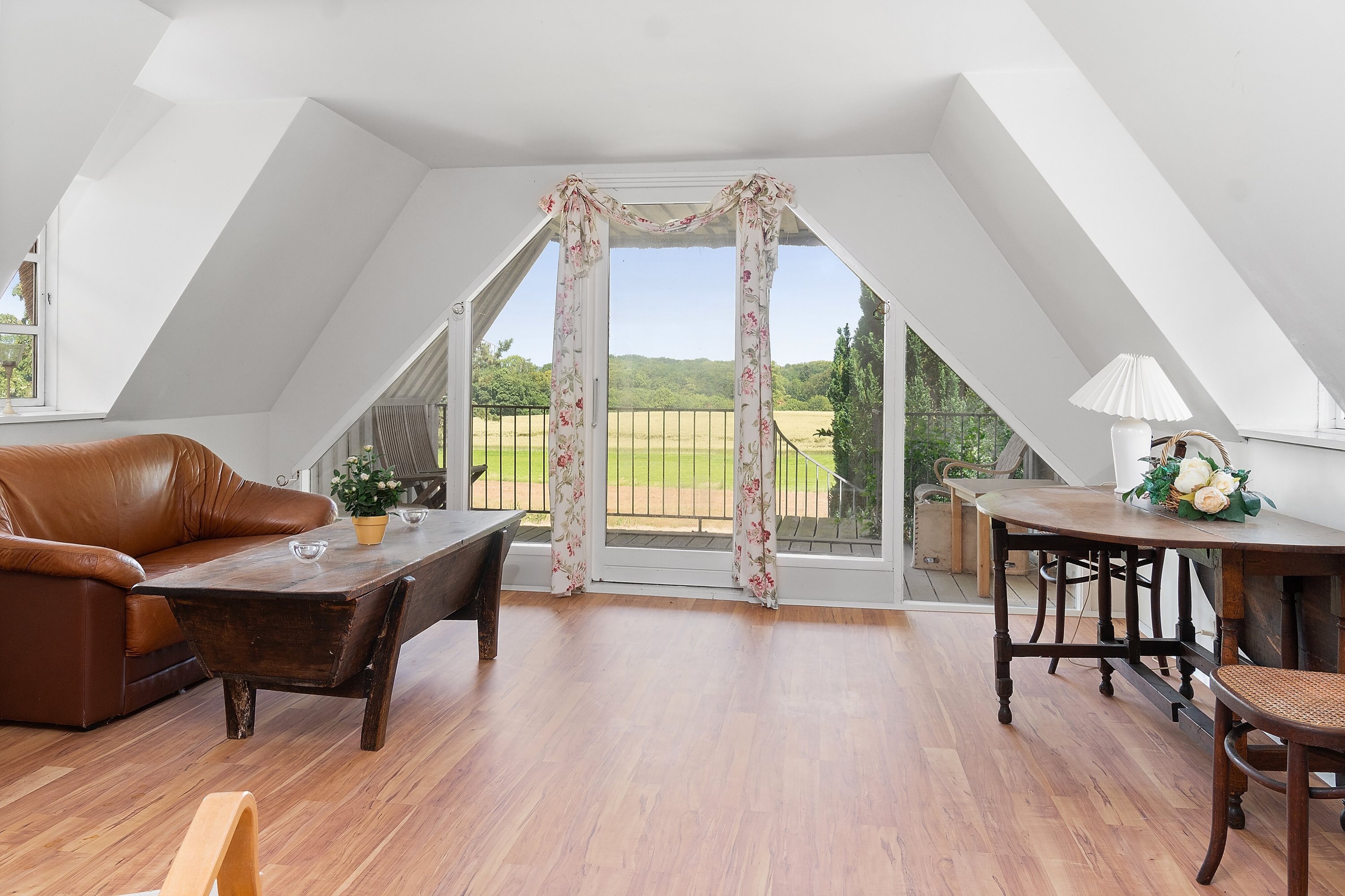 Fremhævet stue billede i fuldskærmstilstand. Billede af Sinebjergvej 9, Bjerne, 5600 Faaborg