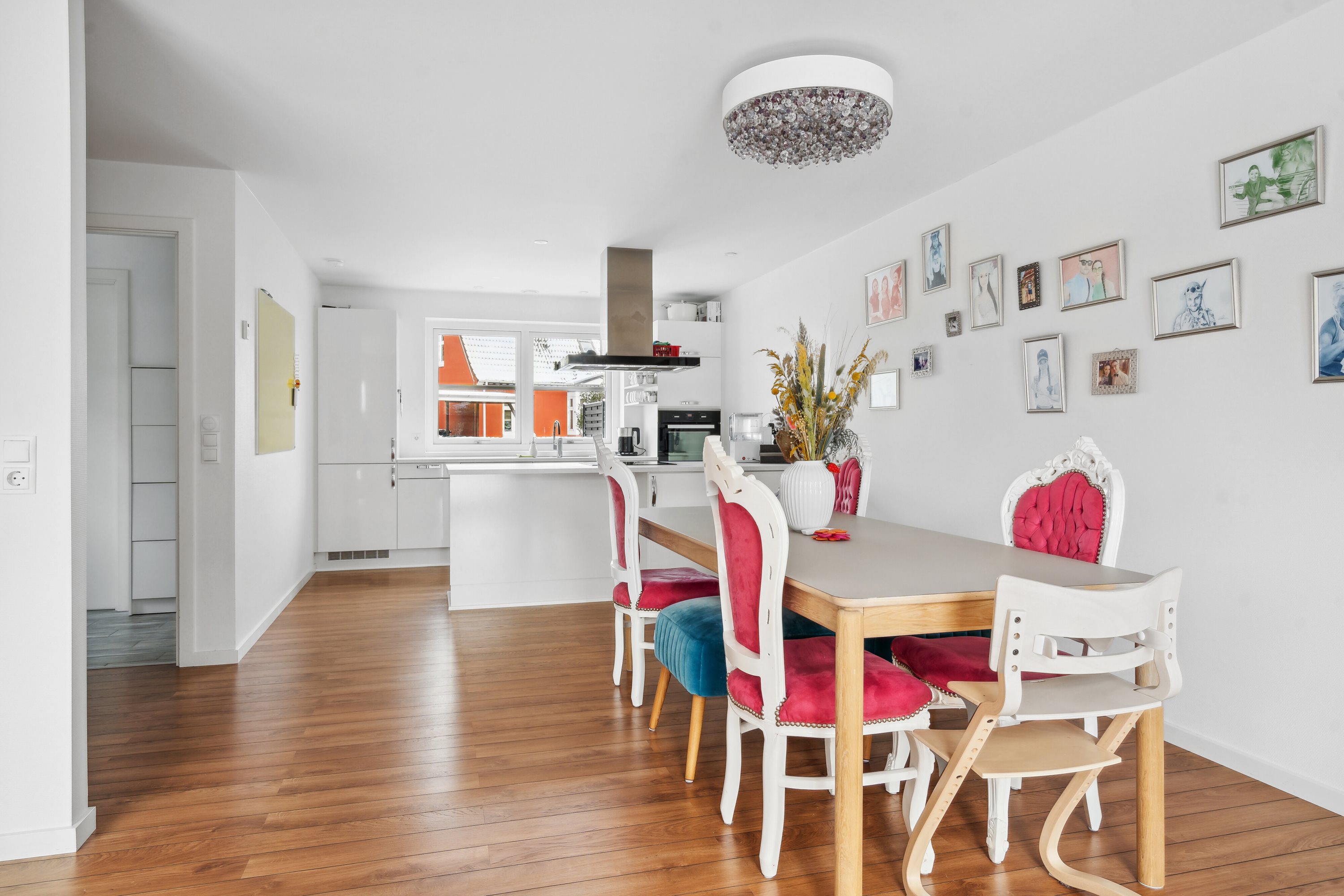 Fremhævet stue billede i fuldskærmstilstand. Billede af Vibevej 1C, 5000 Odense C