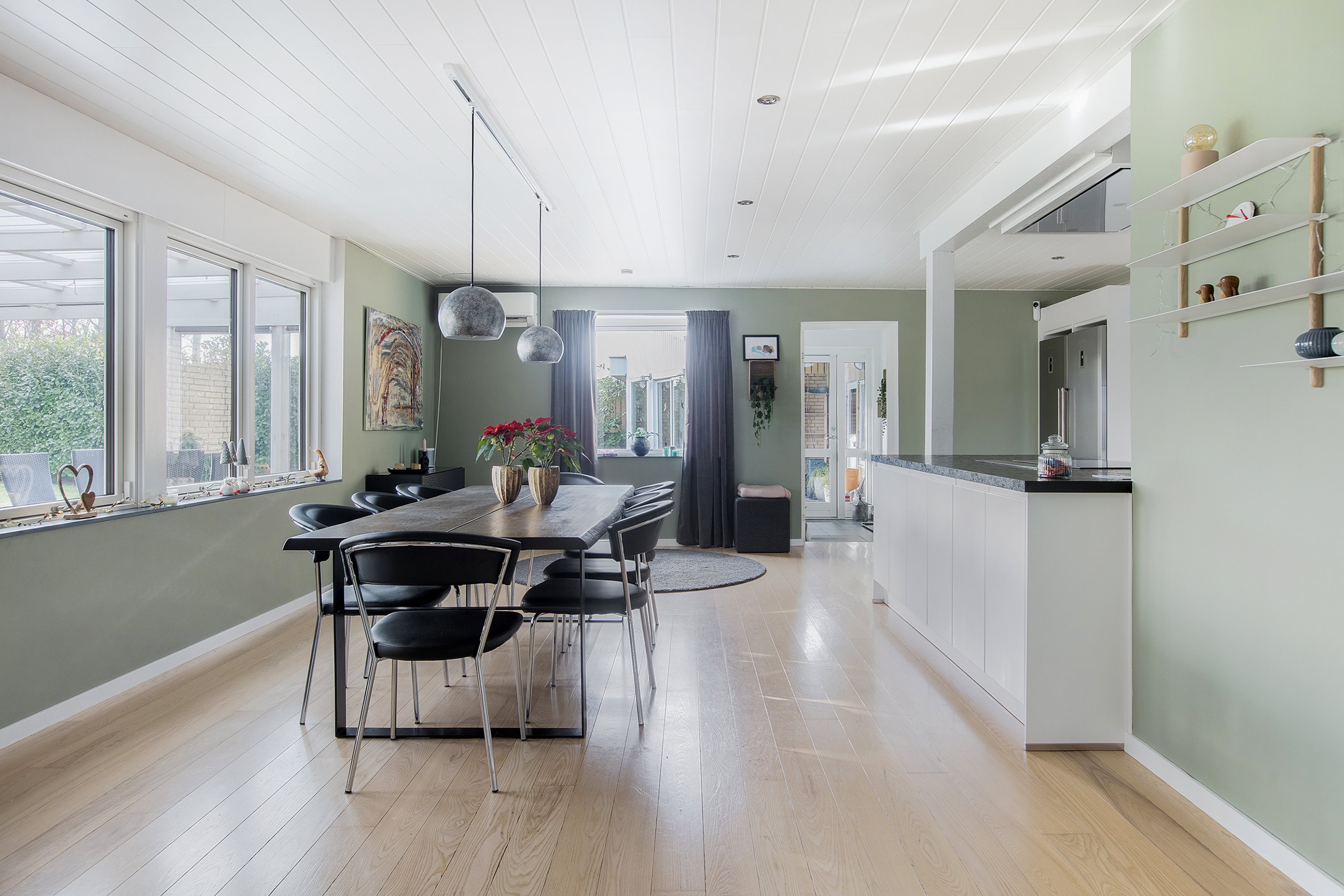 Fremhævet spisestue billede i fuldskærmstilstand. Billede af Hyldevangen 4, Sengeløse, 2630 Taastrup