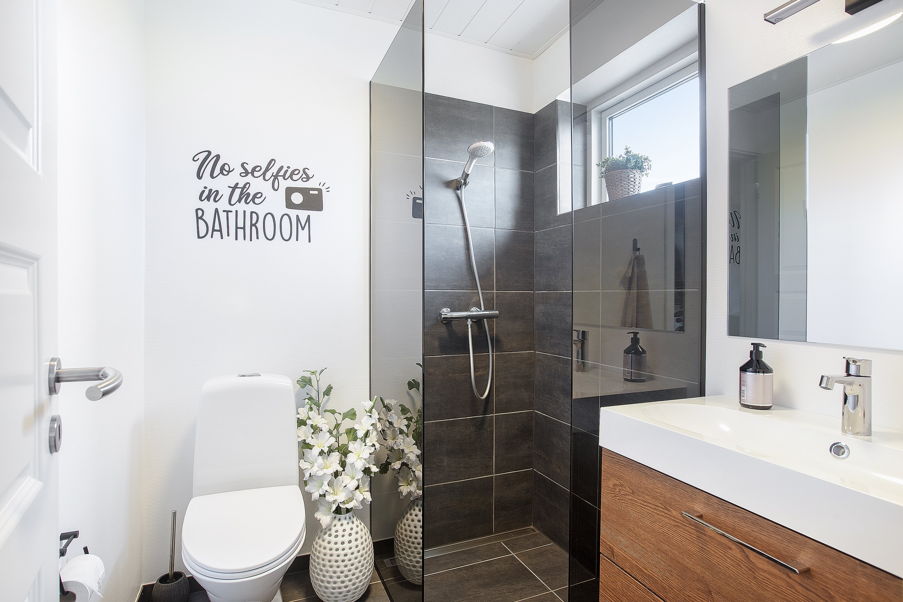 Fremhævet badeværelse billede i fuldskærmstilstand. Billede af Hyldevangen 4, Sengeløse, 2630 Taastrup