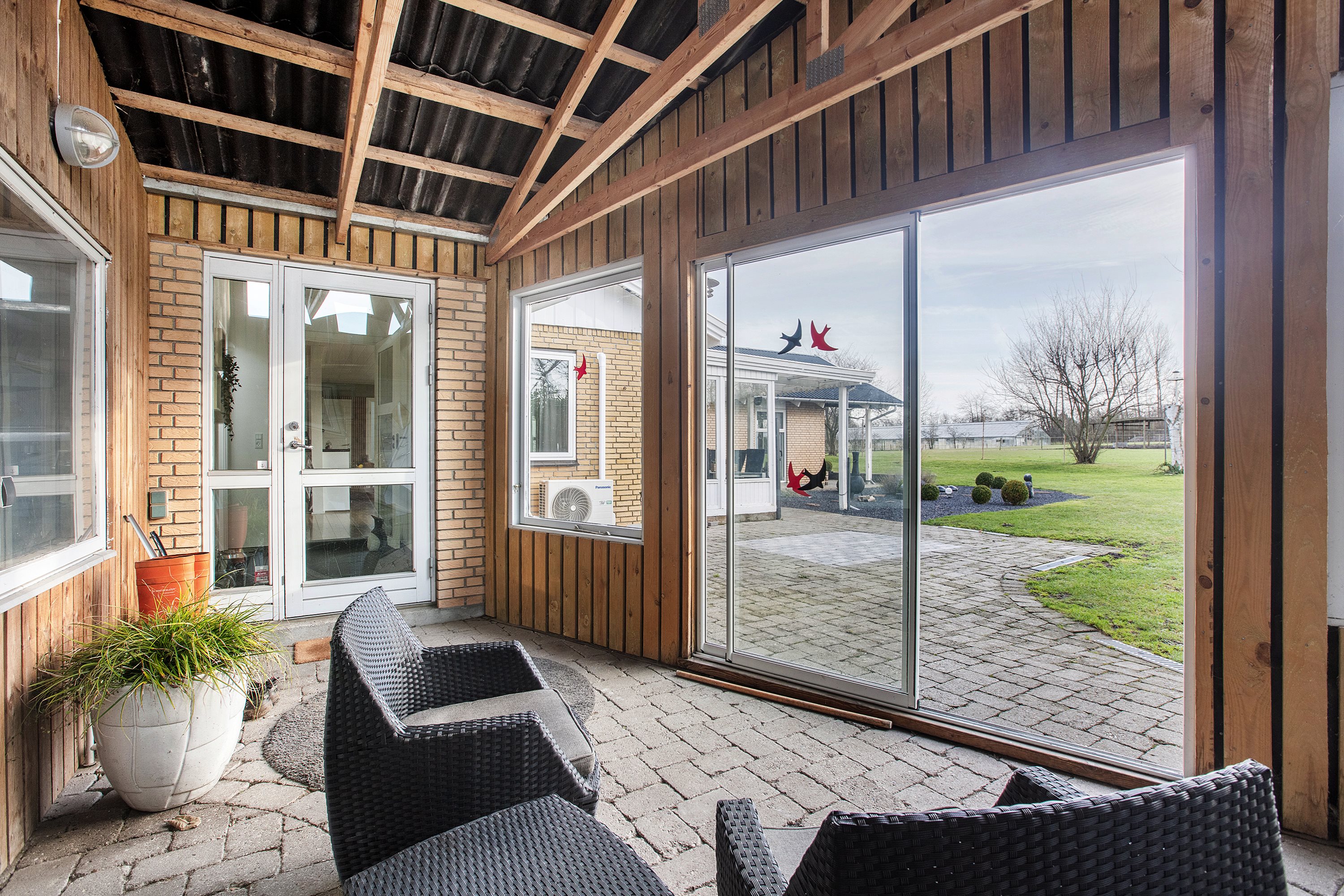 Fremhævet terrasse billede i fuldskærmstilstand. Billede af Hyldevangen 4, Sengeløse, 2630 Taastrup