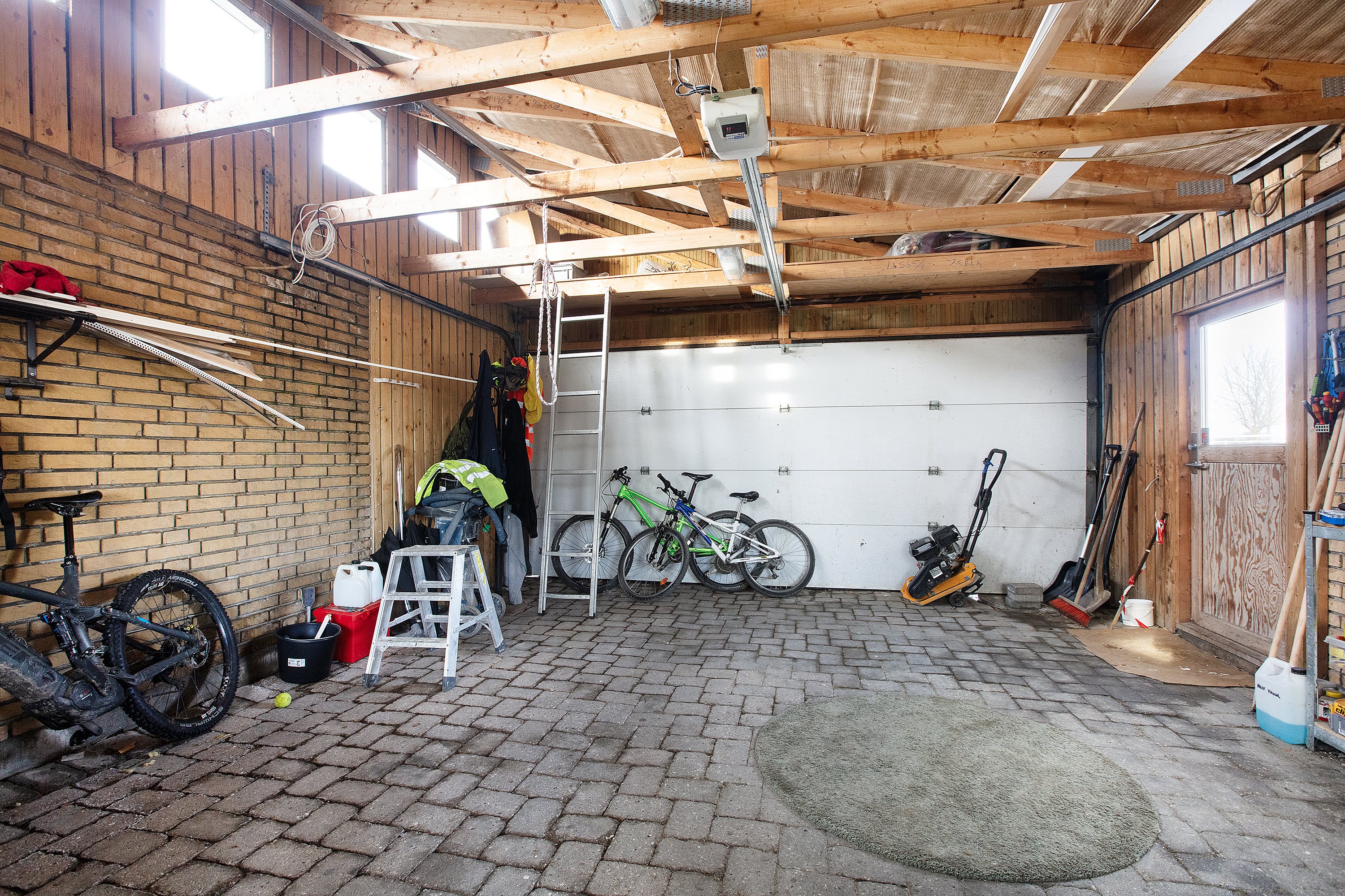 Fremhævet garage billede i fuldskærmstilstand. Billede af Hyldevangen 4, Sengeløse, 2630 Taastrup