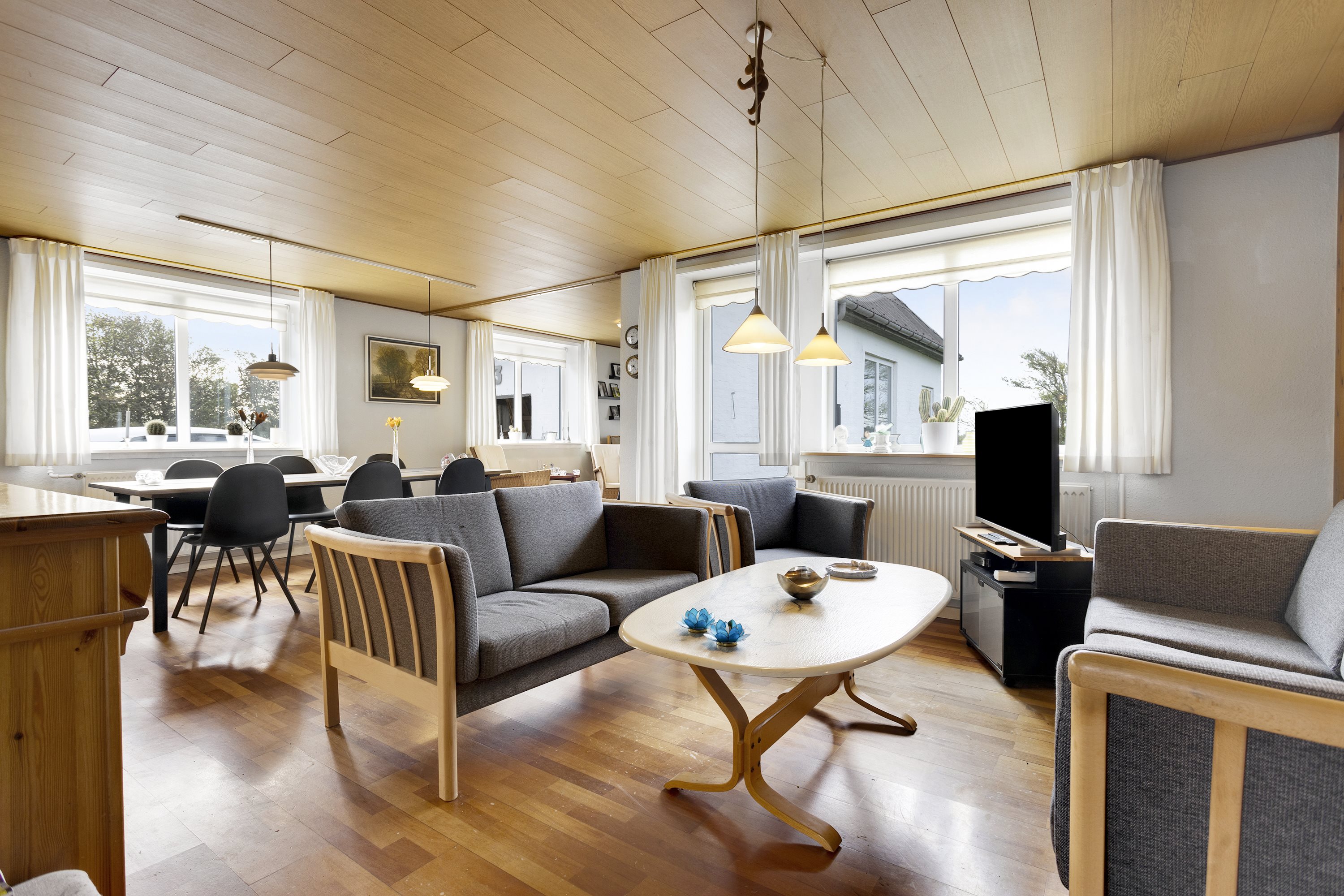 Fremhævet stue billede i fuldskærmstilstand. Billede af Holtevej 263, Em, 9760 Vrå