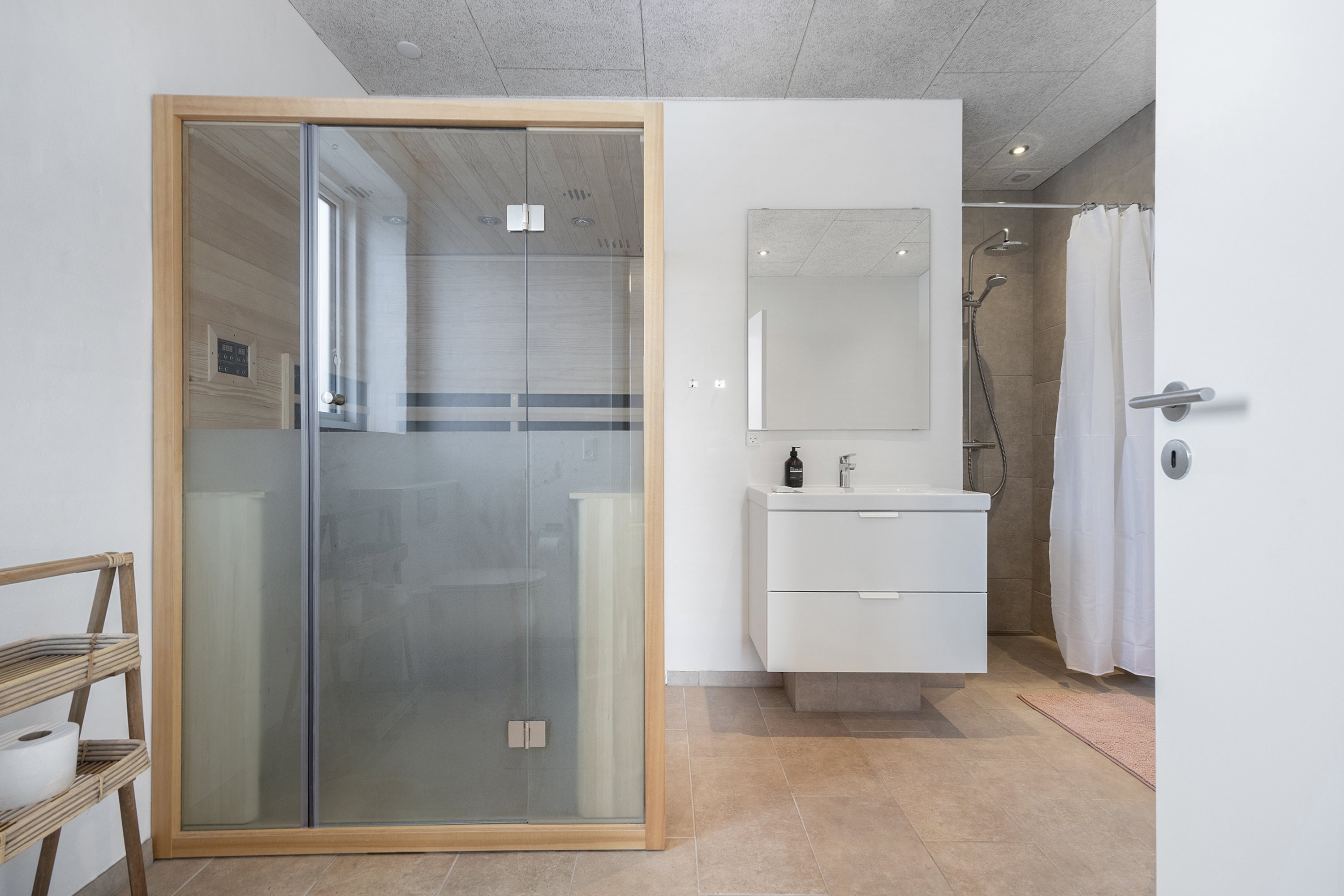 Fremhævet badeværelse billede i fuldskærmstilstand. Billede af Hunetorpvej 33A, 9492 Blokhus