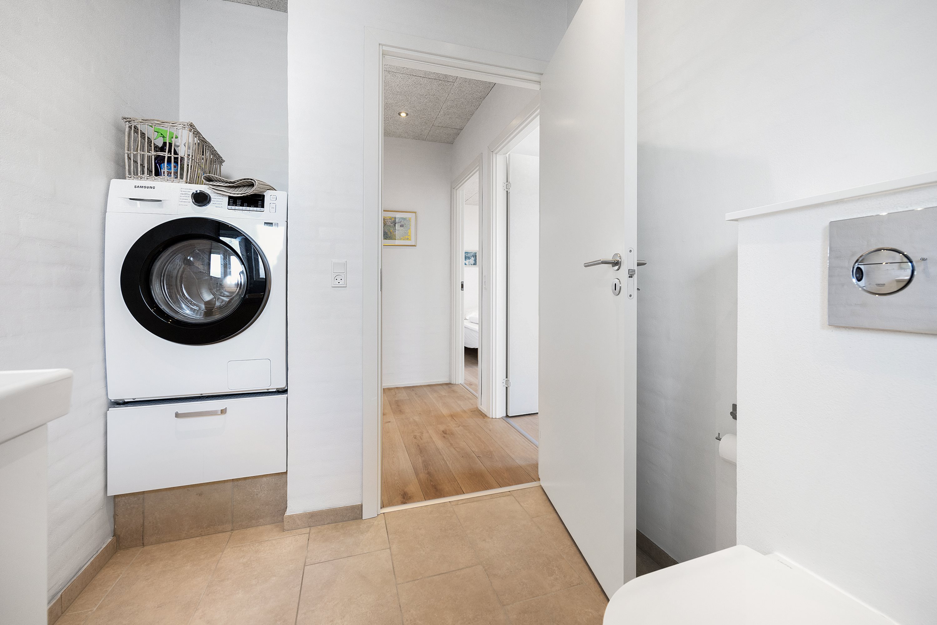 Fremhævet badeværelse billede i fuldskærmstilstand. Billede af Hunetorpvej 33A, 9492 Blokhus