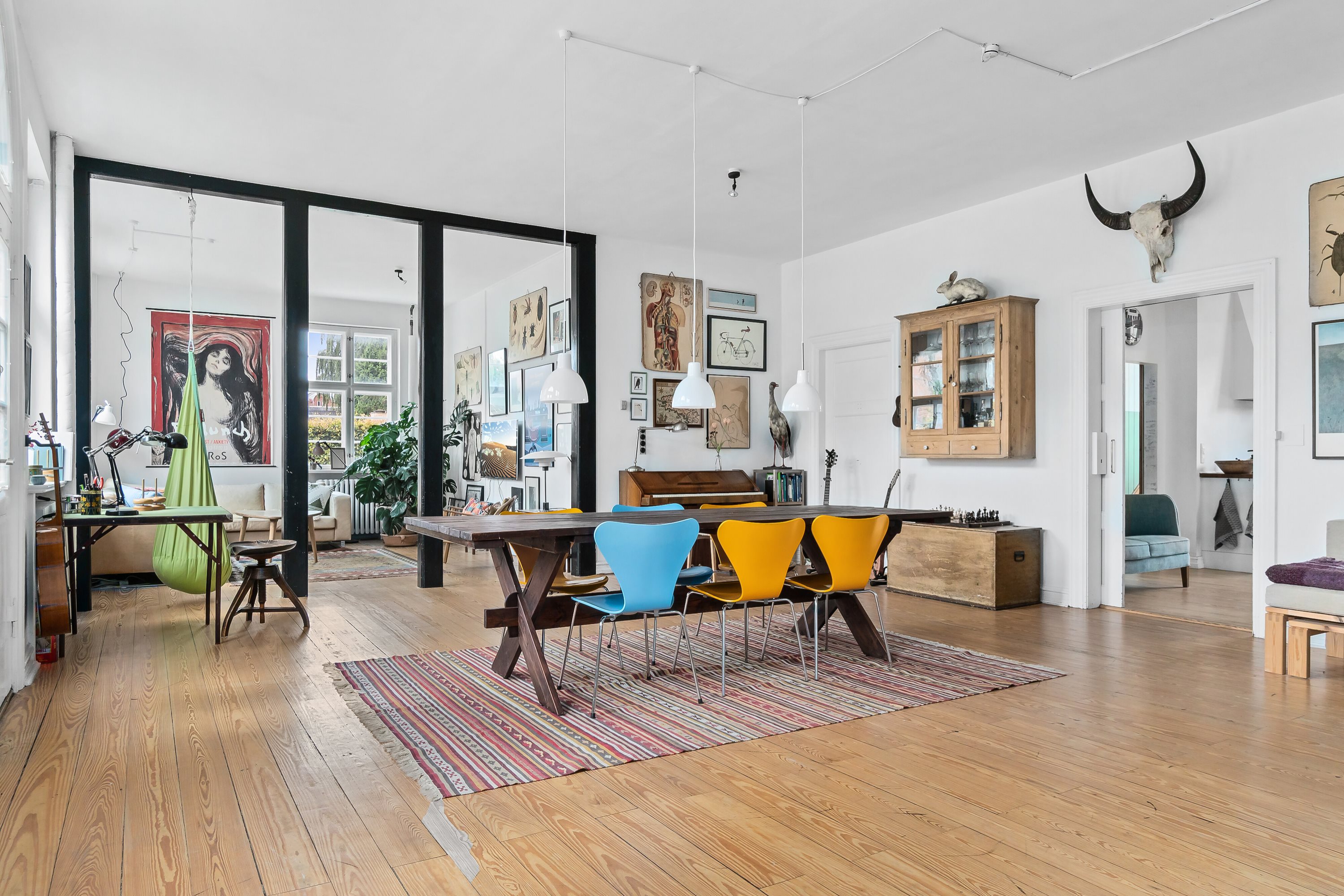 Fremhævet stue billede i fuldskærmstilstand. Billede af Skolevej 7, Glamsbjerg by, 5620 Glamsbjerg