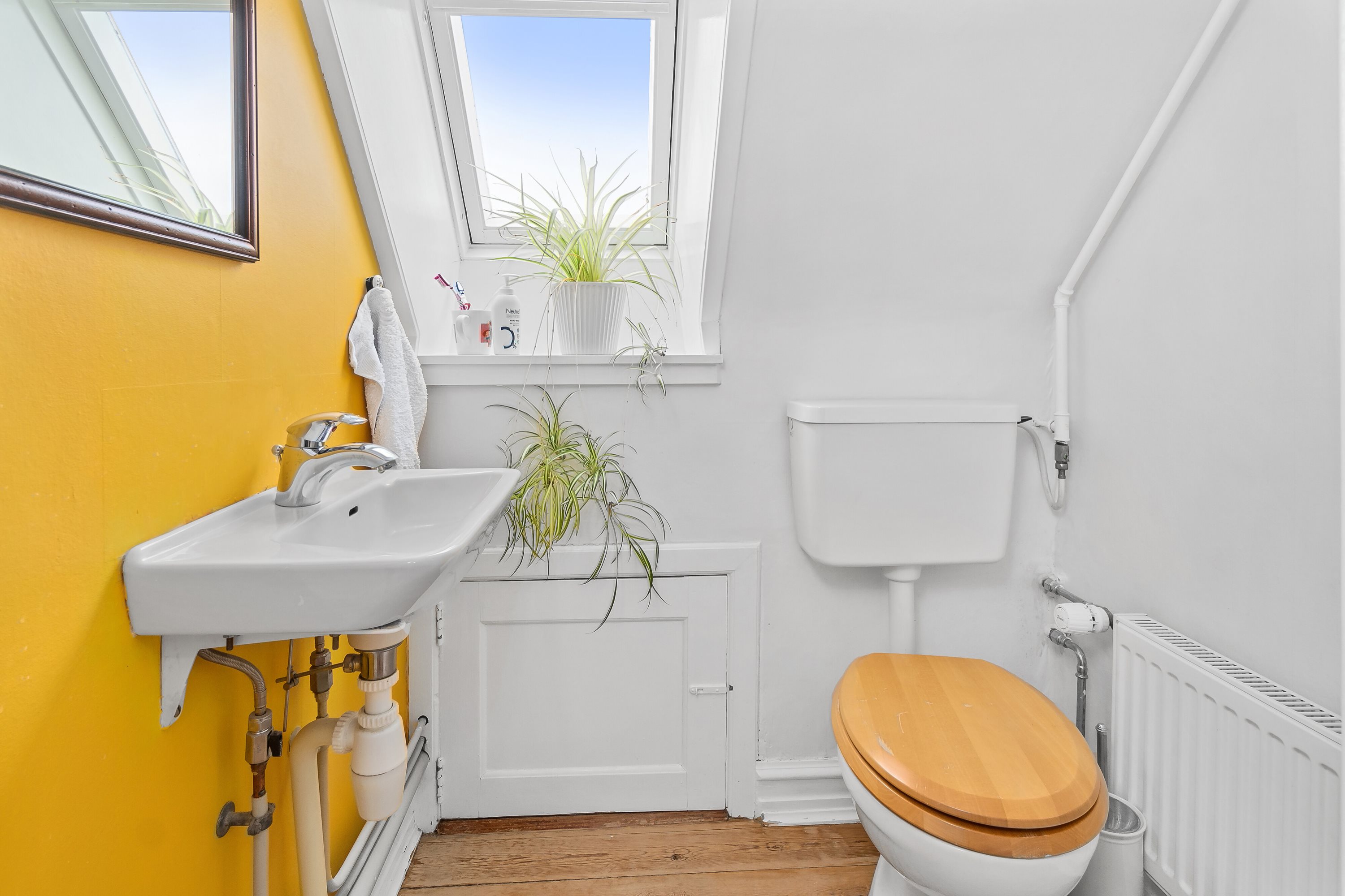 Fremhævet badeværelse billede i fuldskærmstilstand. Billede af Skolevej 7, Glamsbjerg by, 5620 Glamsbjerg