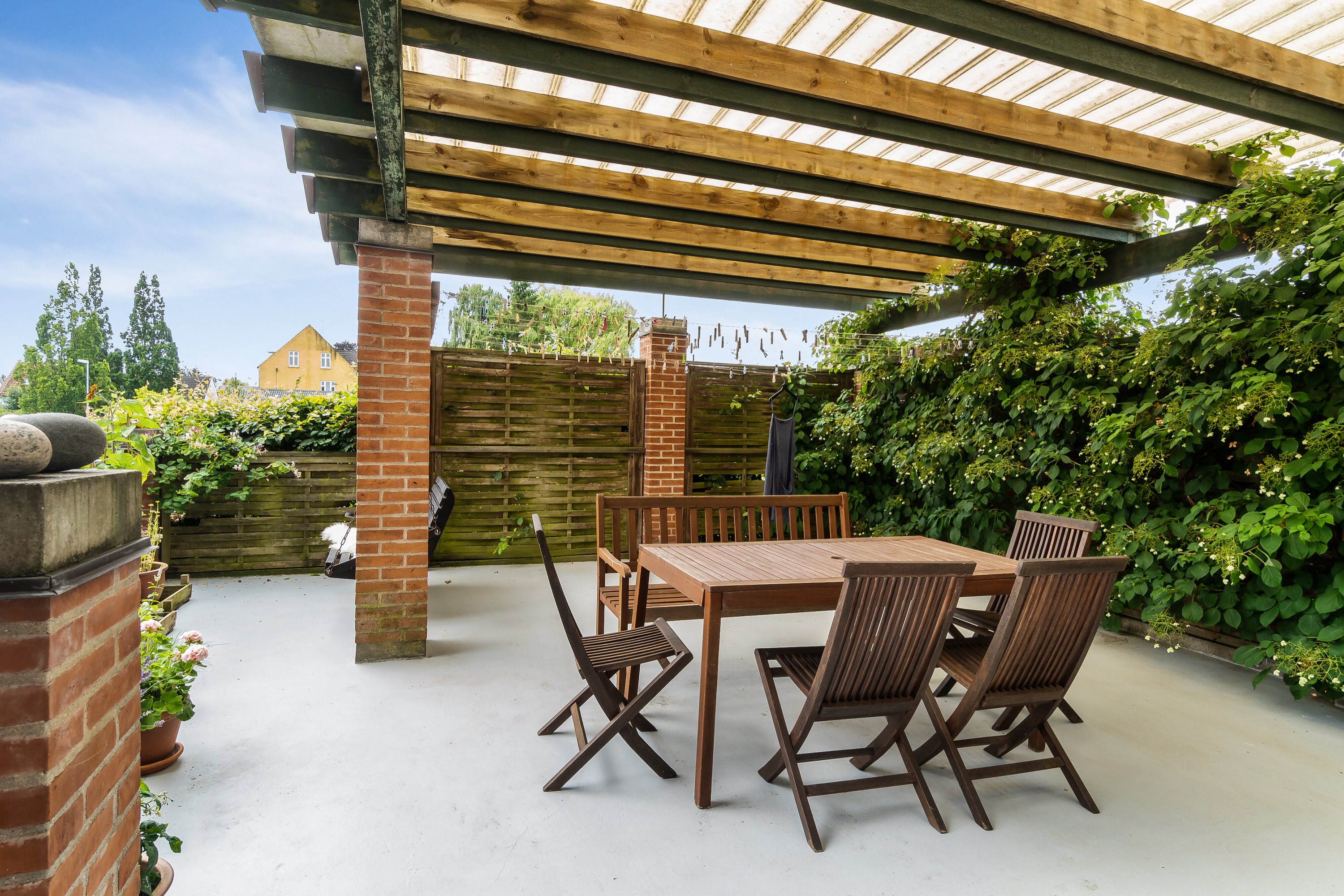 Fremhævet overdækket terrasse billede i fuldskærmstilstand. Billede af Skolevej 7, Glamsbjerg by, 5620 Glamsbjerg