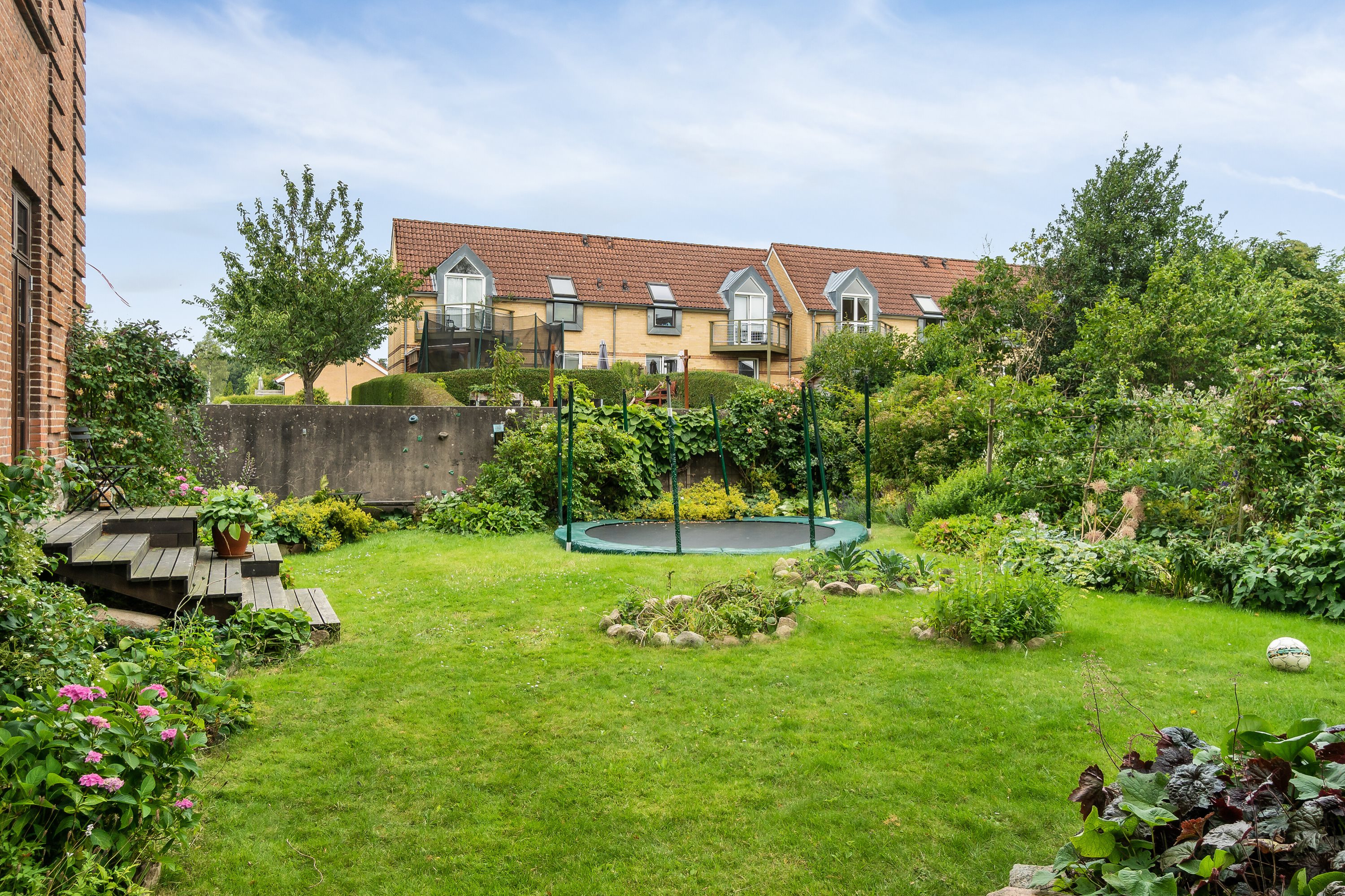 Fremhævet set fra haven billede i fuldskærmstilstand. Billede af Skolevej 7, Glamsbjerg by, 5620 Glamsbjerg