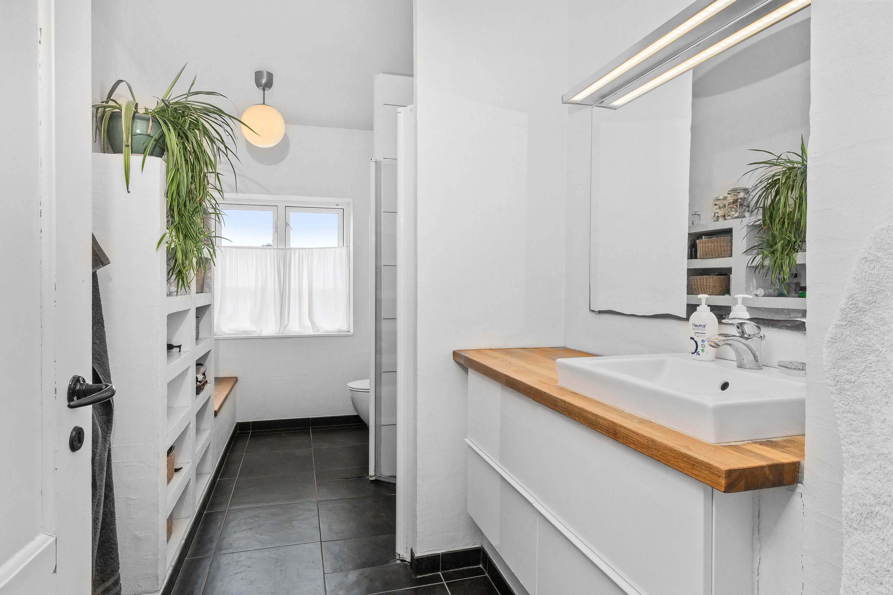 Fremhævet badeværelse billede i fuldskærmstilstand. Billede af Skolevej 7, Glamsbjerg by, 5620 Glamsbjerg