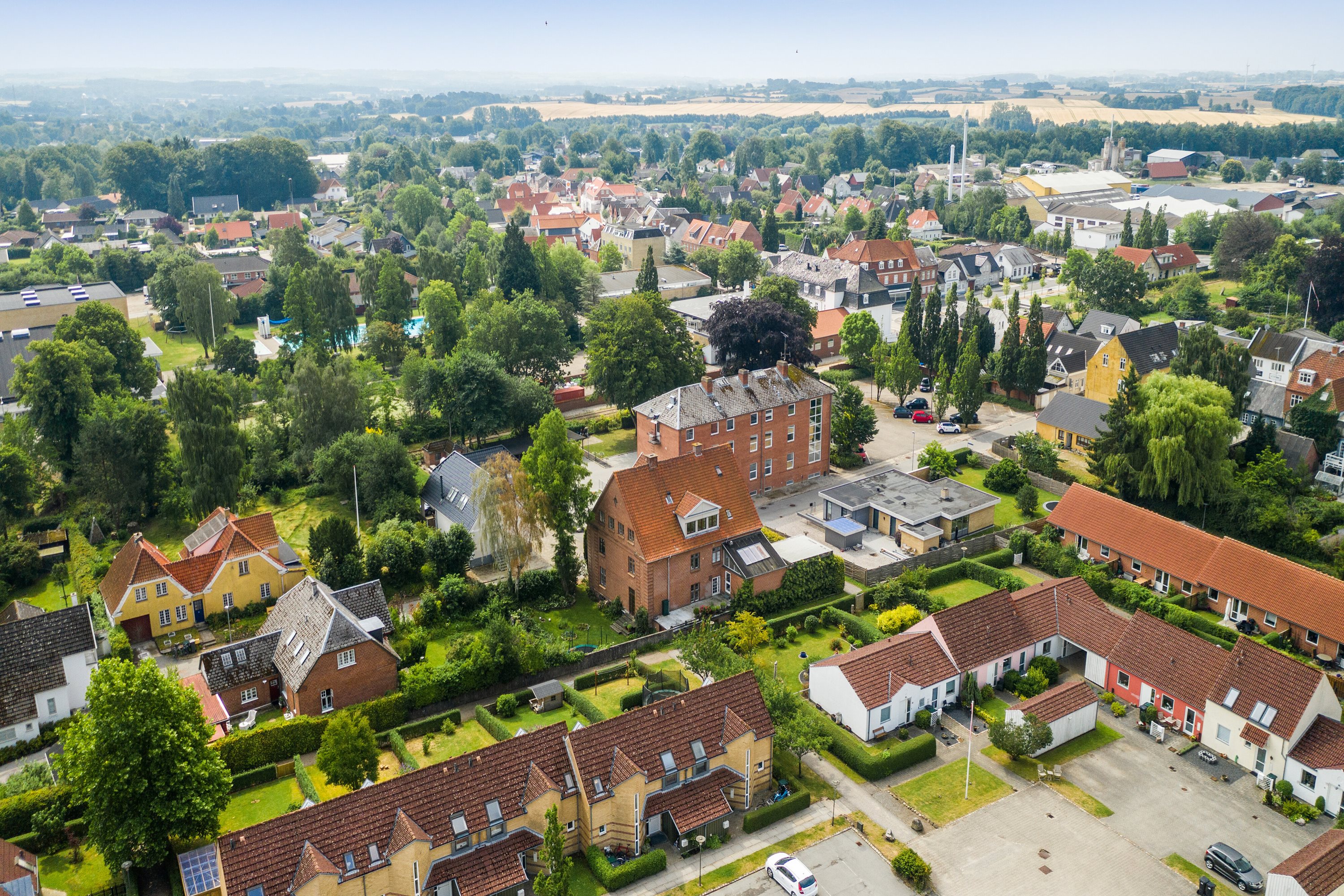 Fremhævet luftfoto billede i fuldskærmstilstand. Billede af Skolevej 7, Glamsbjerg by, 5620 Glamsbjerg