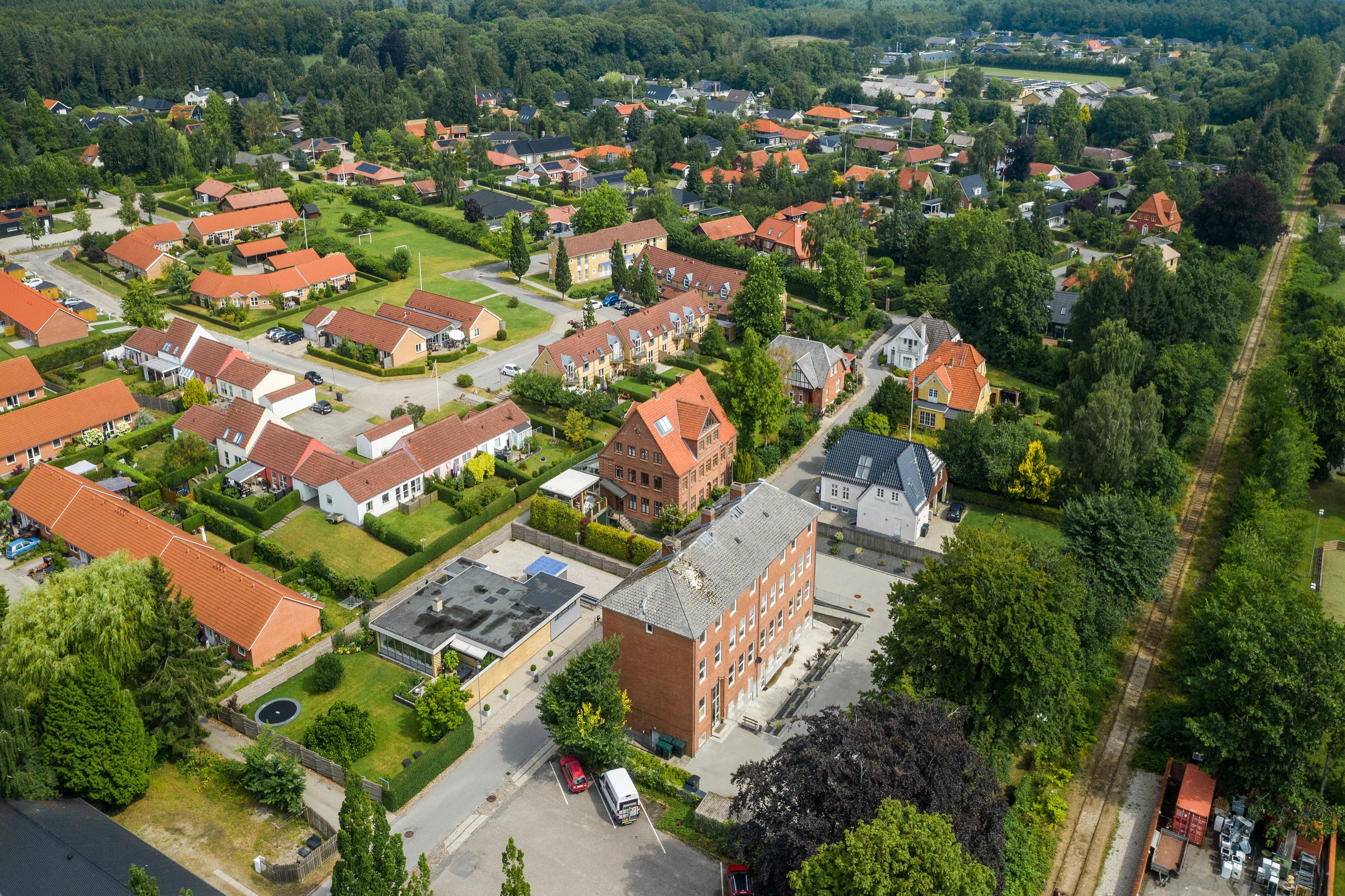 Fremhævet luftfoto billede i fuldskærmstilstand. Billede af Skolevej 7, Glamsbjerg by, 5620 Glamsbjerg