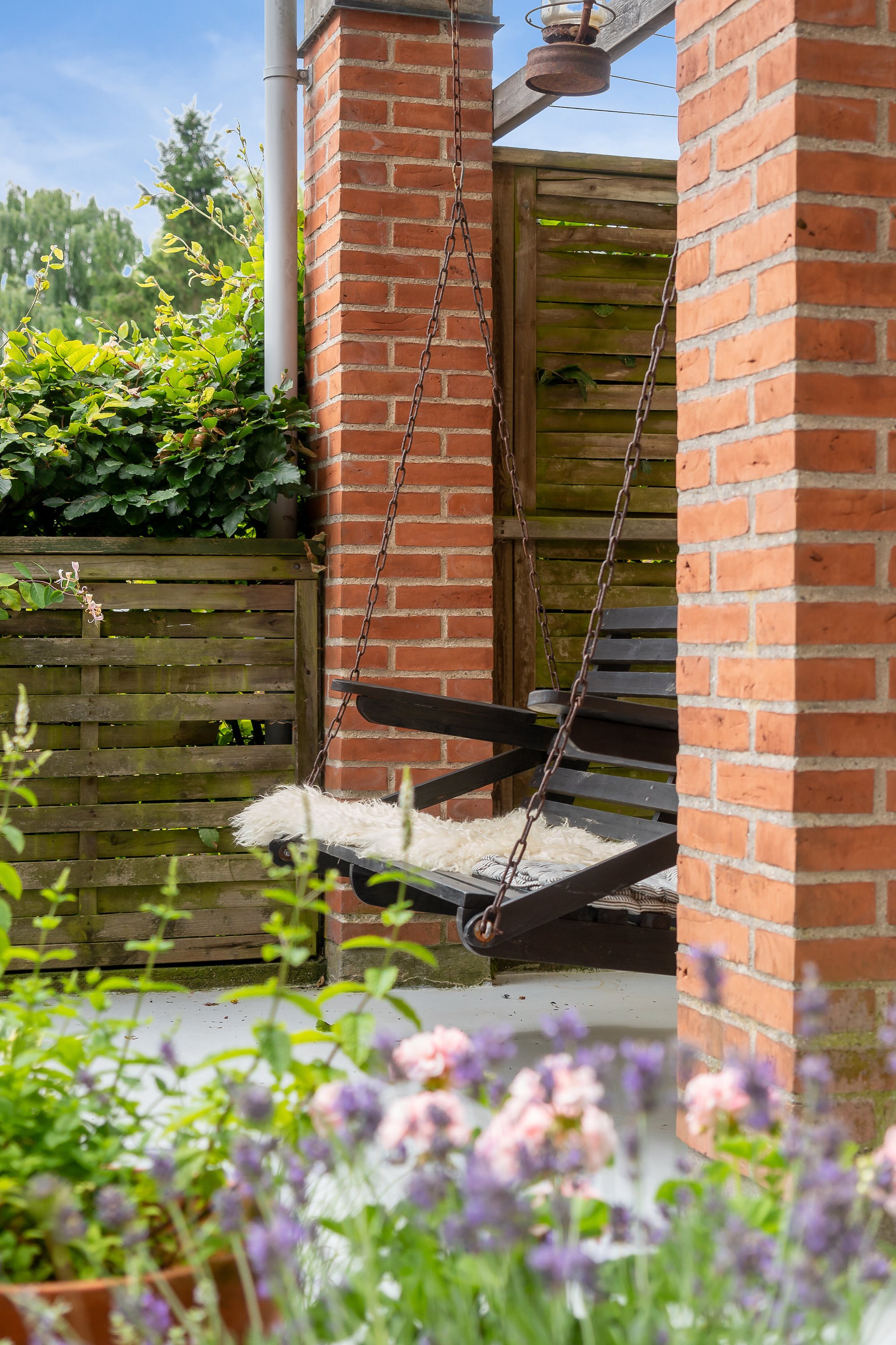 Fremhævet udendørs billede i fuldskærmstilstand. Billede af Skolevej 7, Glamsbjerg by, 5620 Glamsbjerg