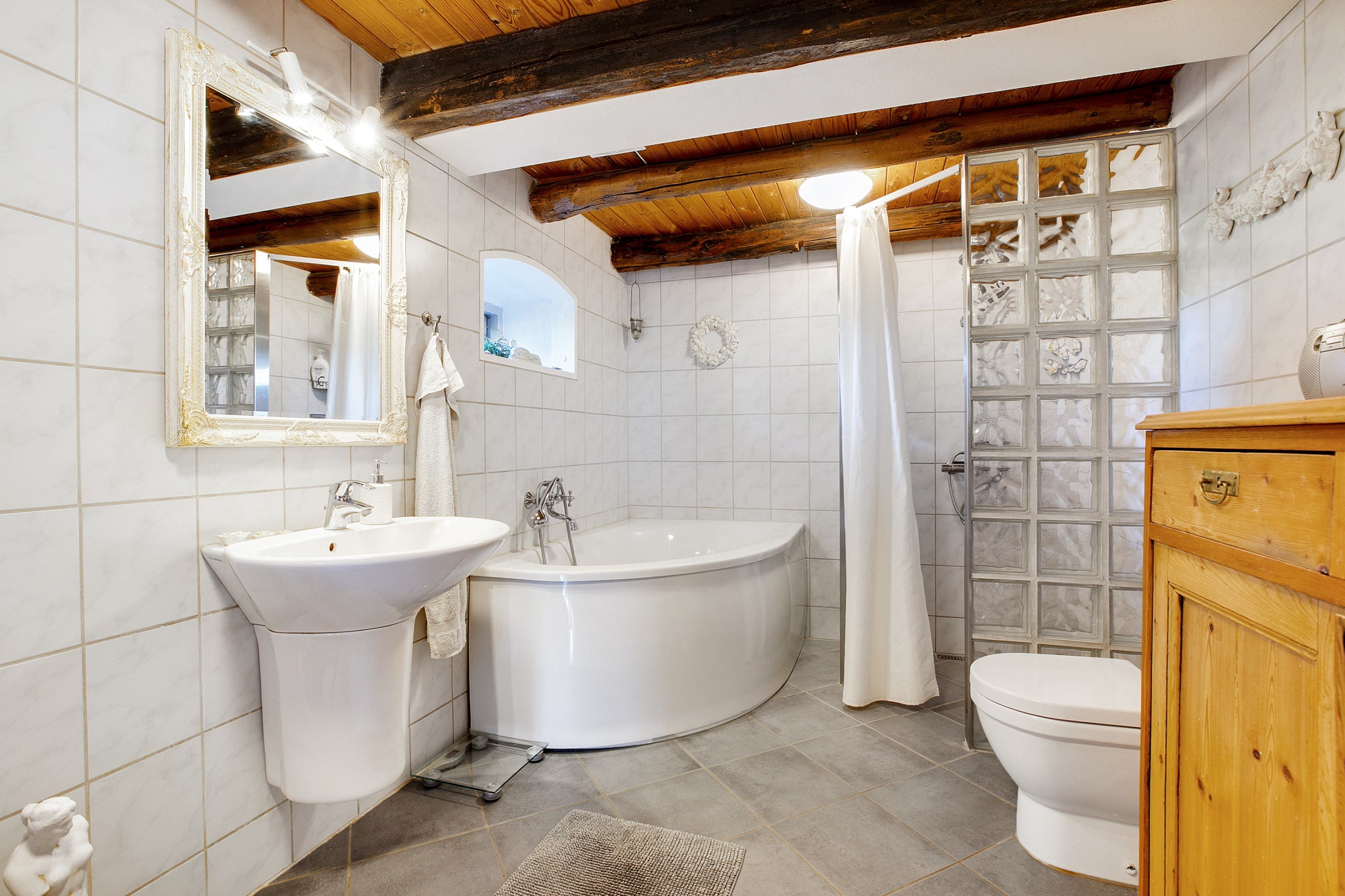 Fremhævet andet billede i fuldskærmstilstand. Billede af Risrækken 1, Skårup, 9610 Nørager