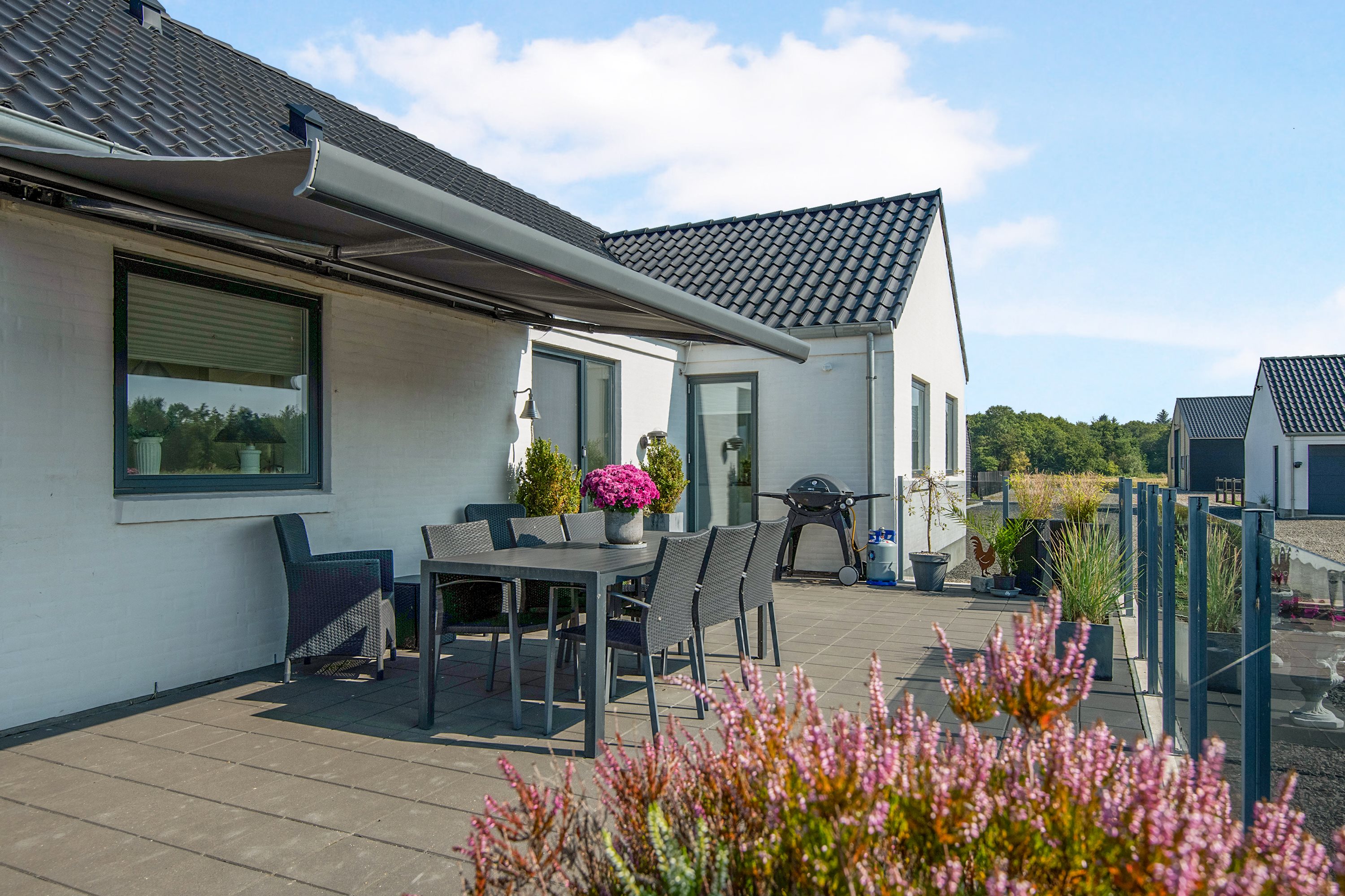 Fremhævet terrasse billede i fuldskærmstilstand. Billede af Nørholmsvej 136, 9000 Aalborg