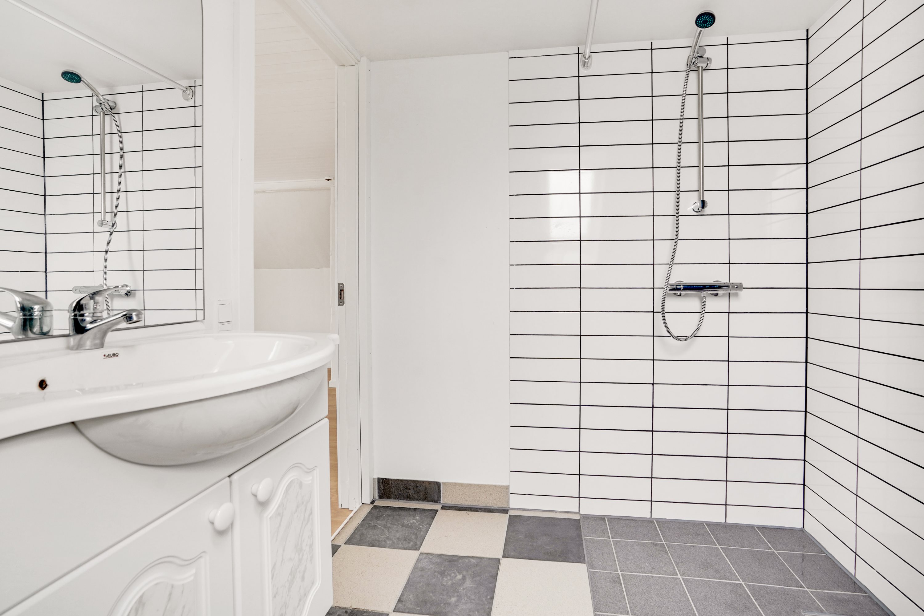 Fremhævet badeværelse billede i fuldskærmstilstand. Billede af Vestbirkvej 49, Vestbirk, 8752 Østbirk