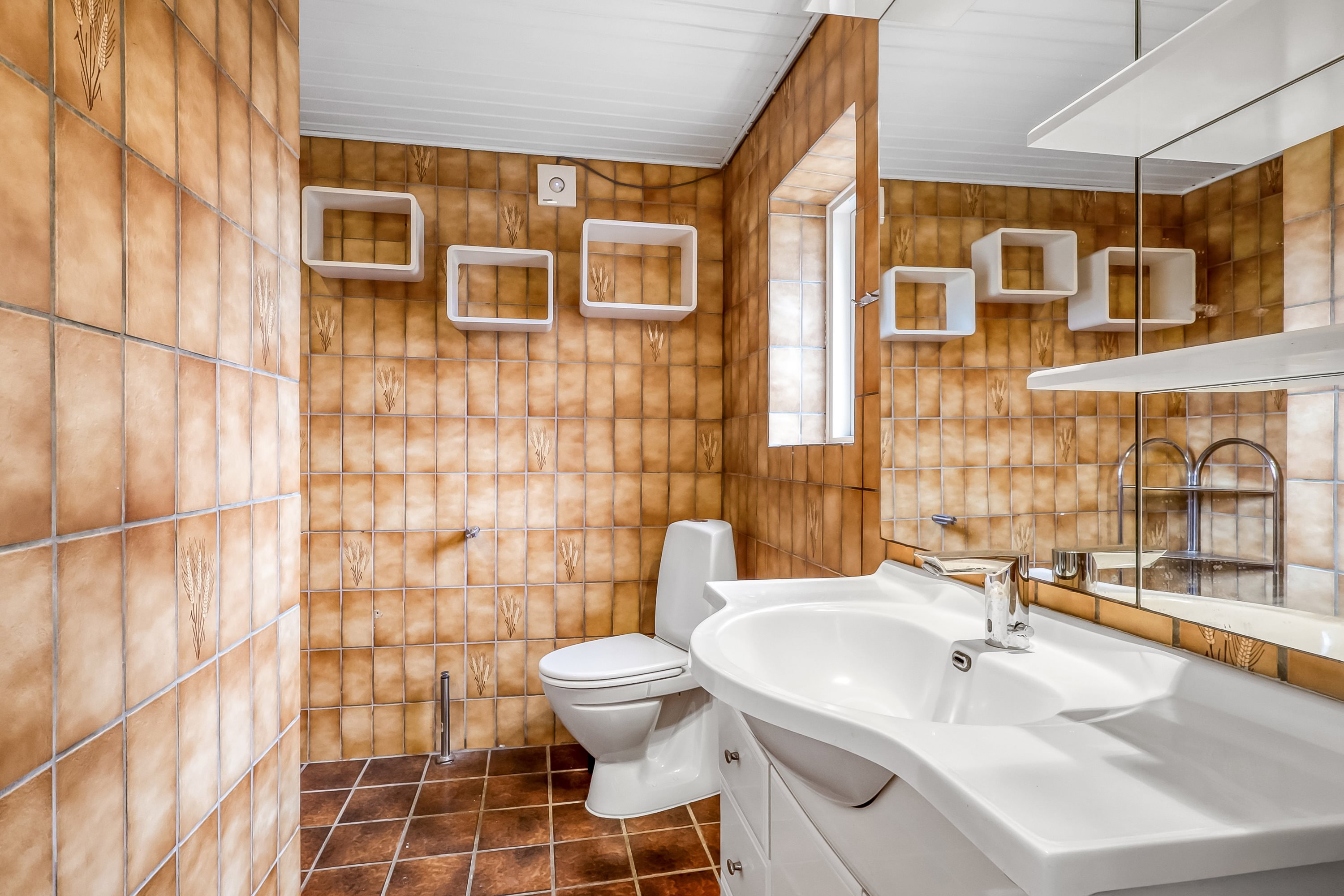 Fremhævet toilet billede i fuldskærmstilstand. Billede af Bygaden 29, Tullebølle, 5953 Tranekær