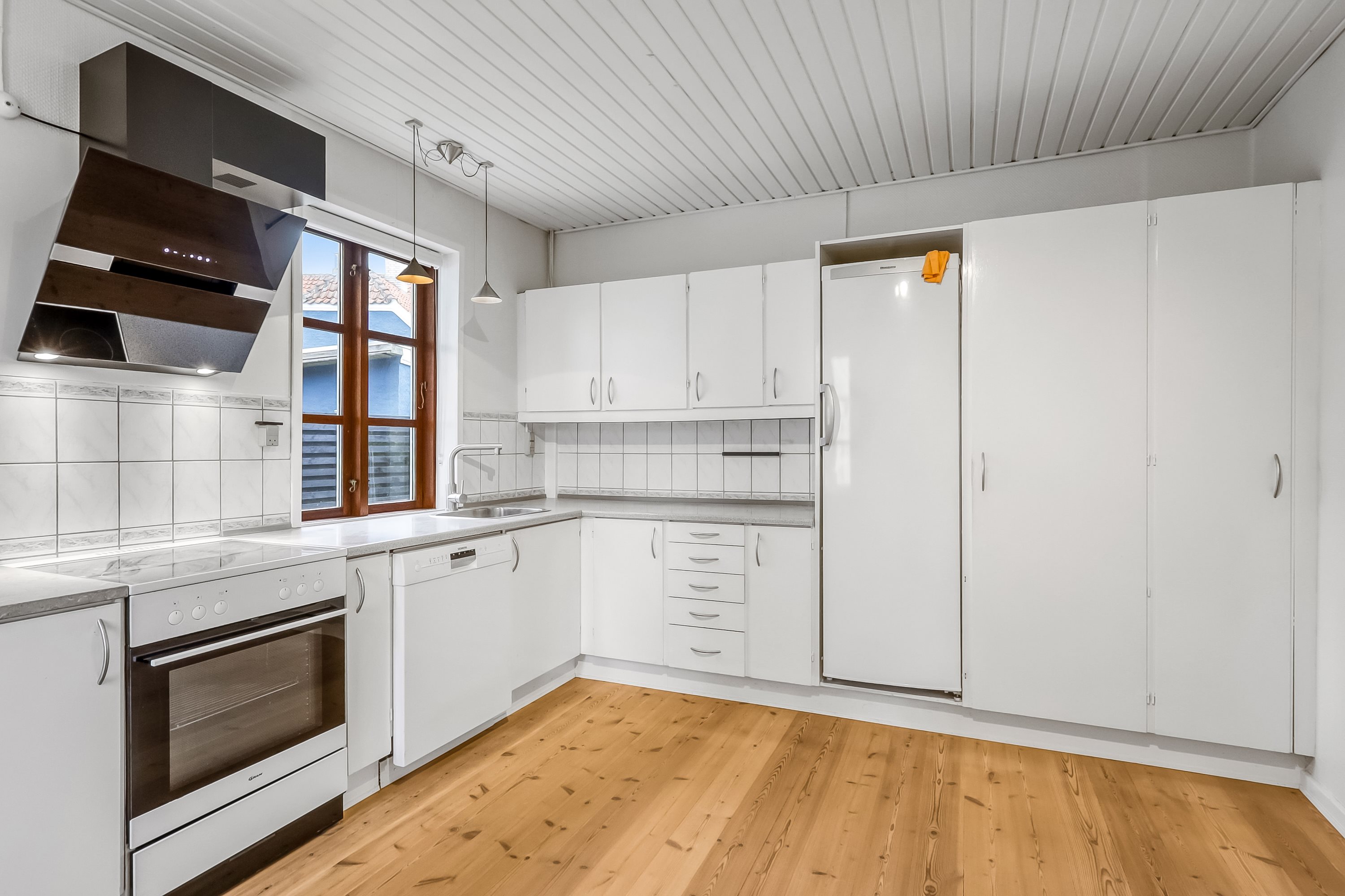 Fremhævet køkken billede i fuldskærmstilstand. Billede af Bygaden 29, Tullebølle, 5953 Tranekær