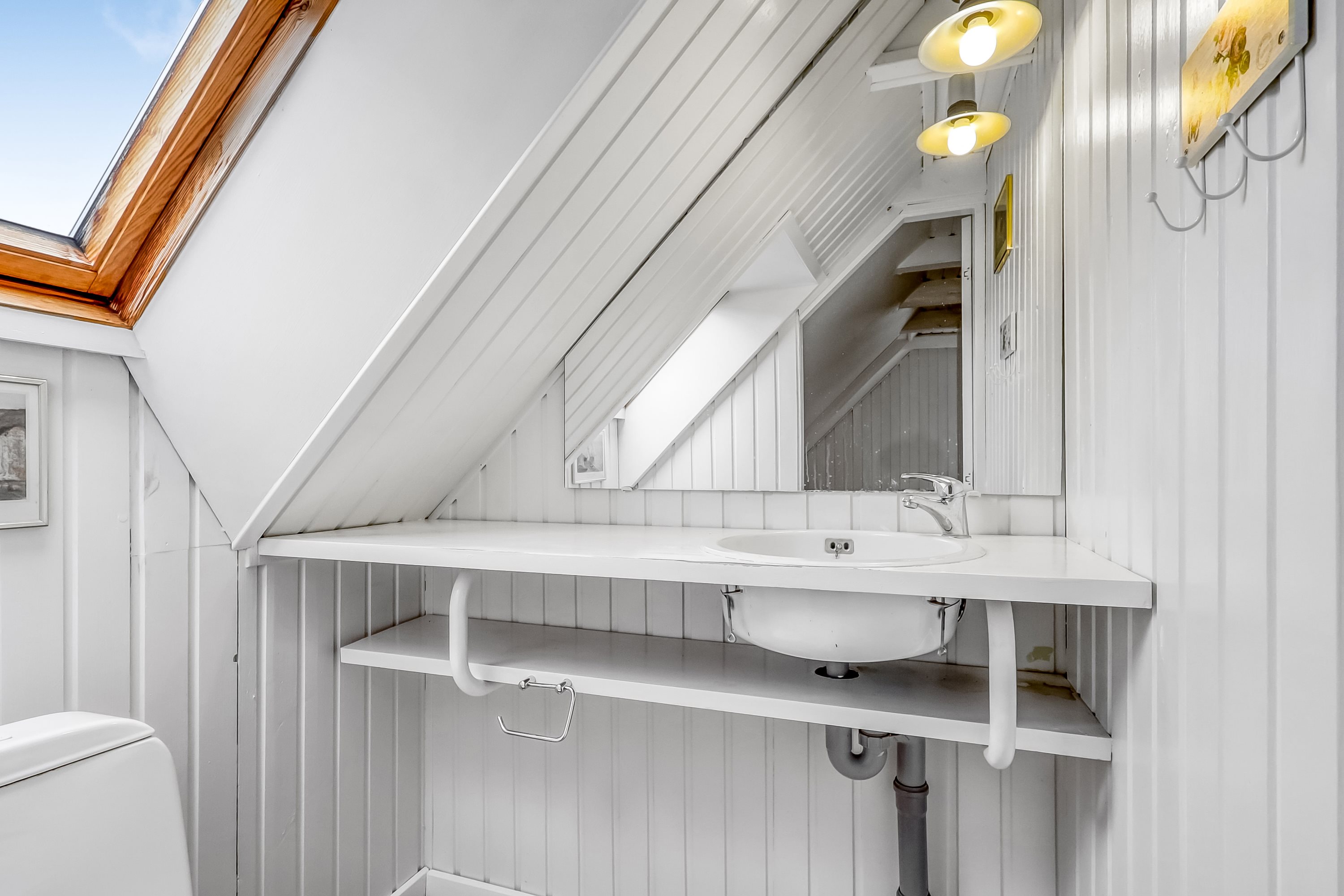 Fremhævet toilet billede i fuldskærmstilstand. Billede af Bygaden 29, Tullebølle, 5953 Tranekær