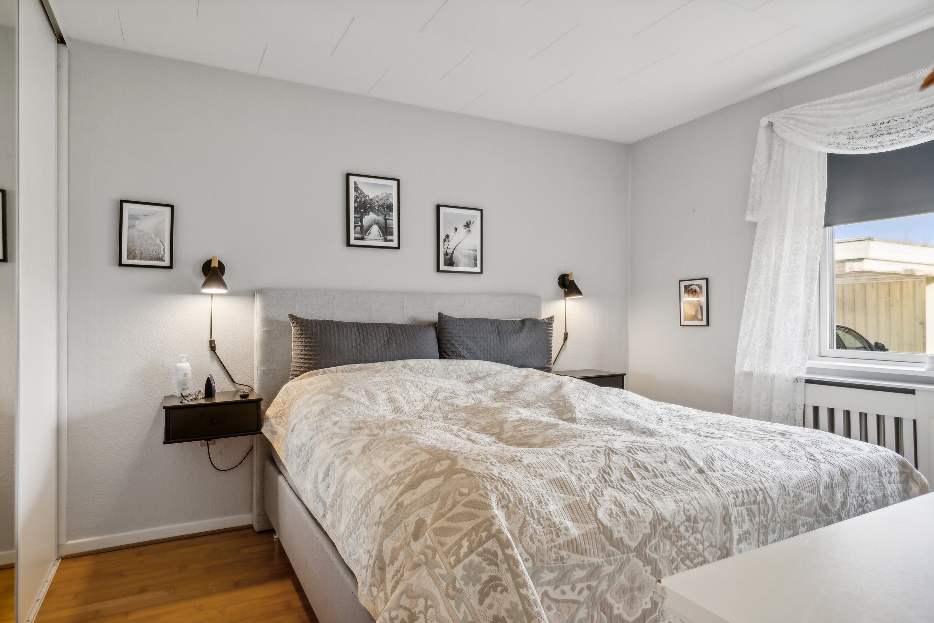 Fremhævet soveværelse billede i fuldskærmstilstand. Billede af Irisvej 22, 9800 Hjørring