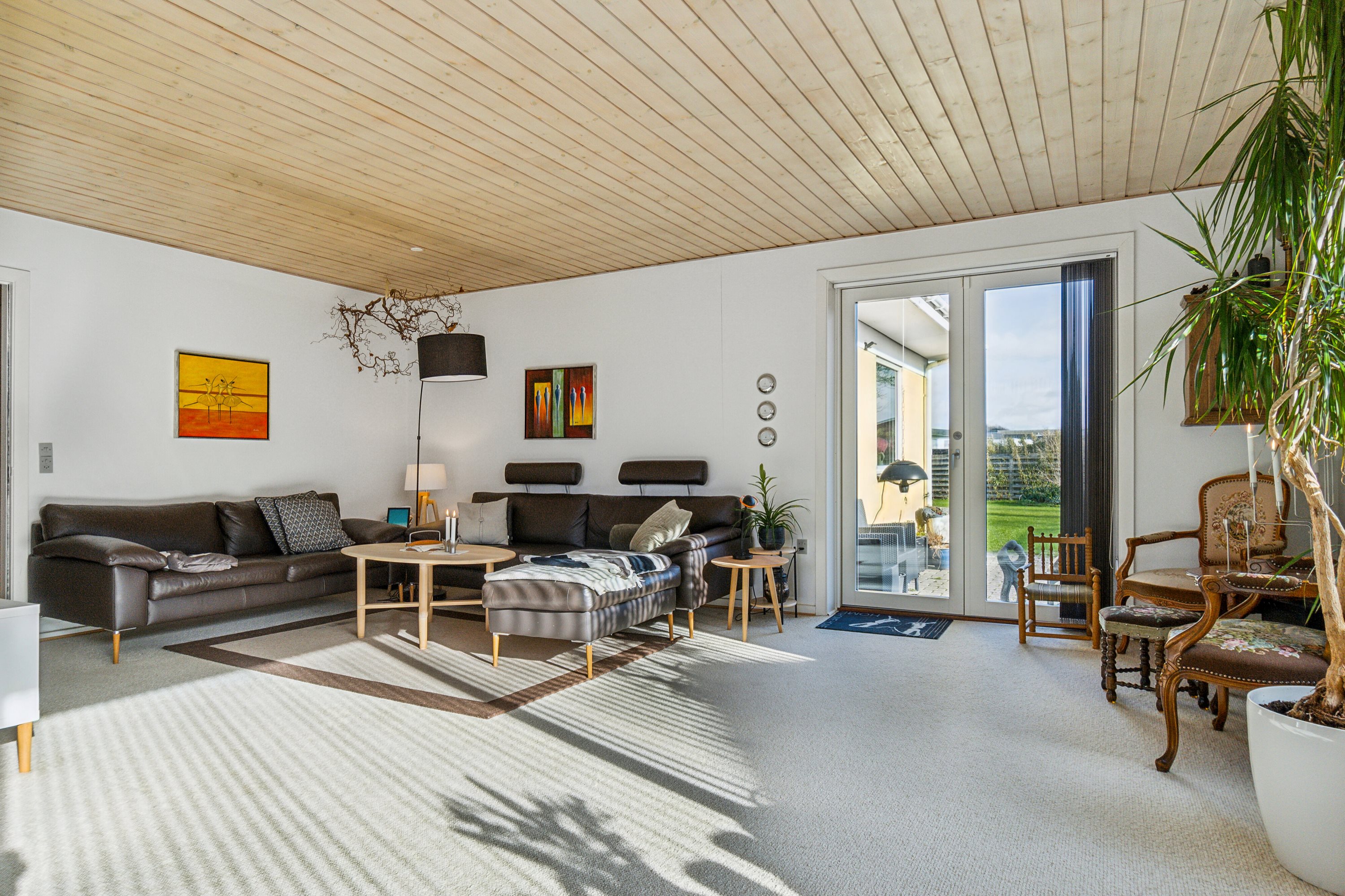 Fremhævet stue billede i fuldskærmstilstand. Billede af Irisvej 22, 9800 Hjørring