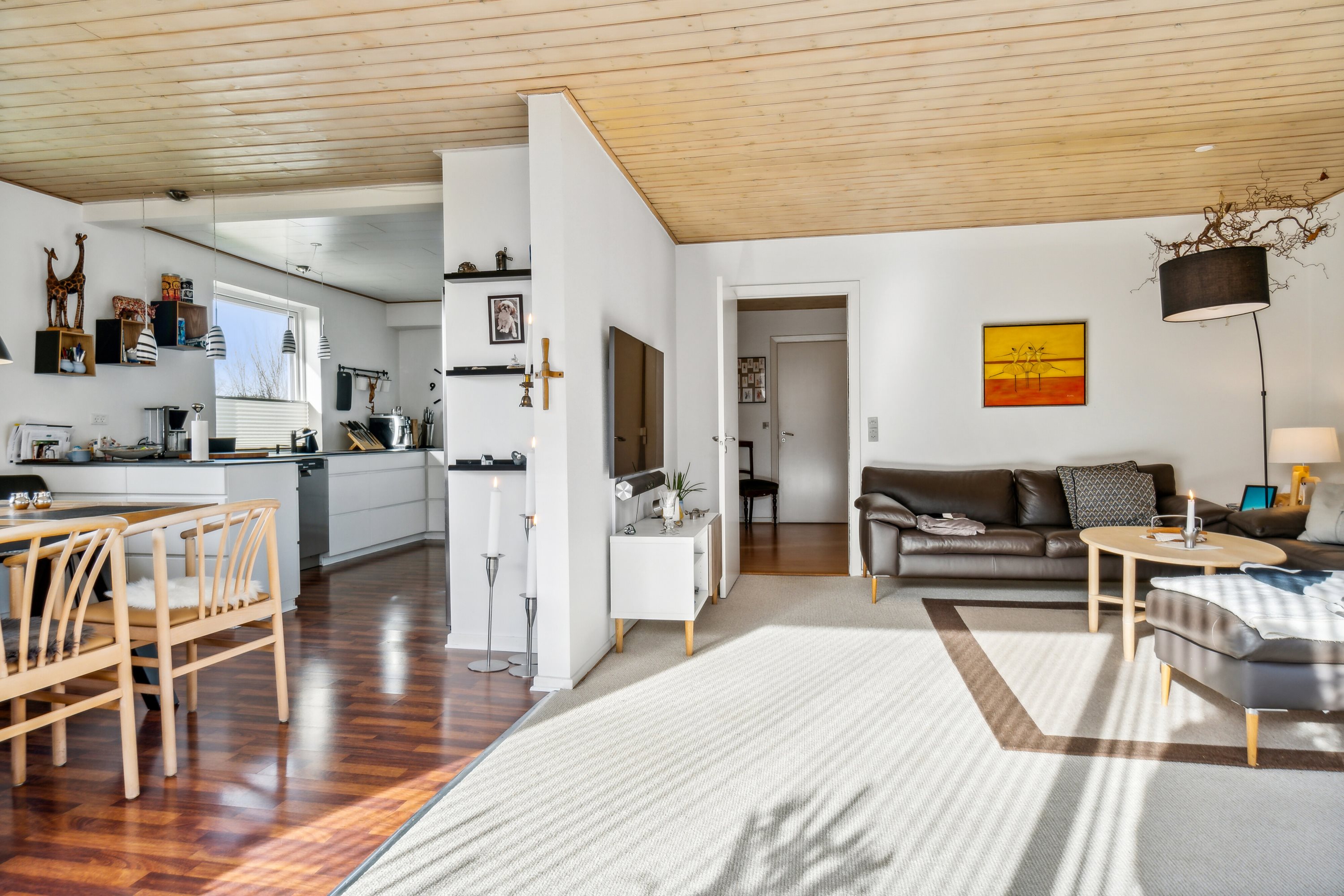 Fremhævet stue billede i fuldskærmstilstand. Billede af Irisvej 22, 9800 Hjørring