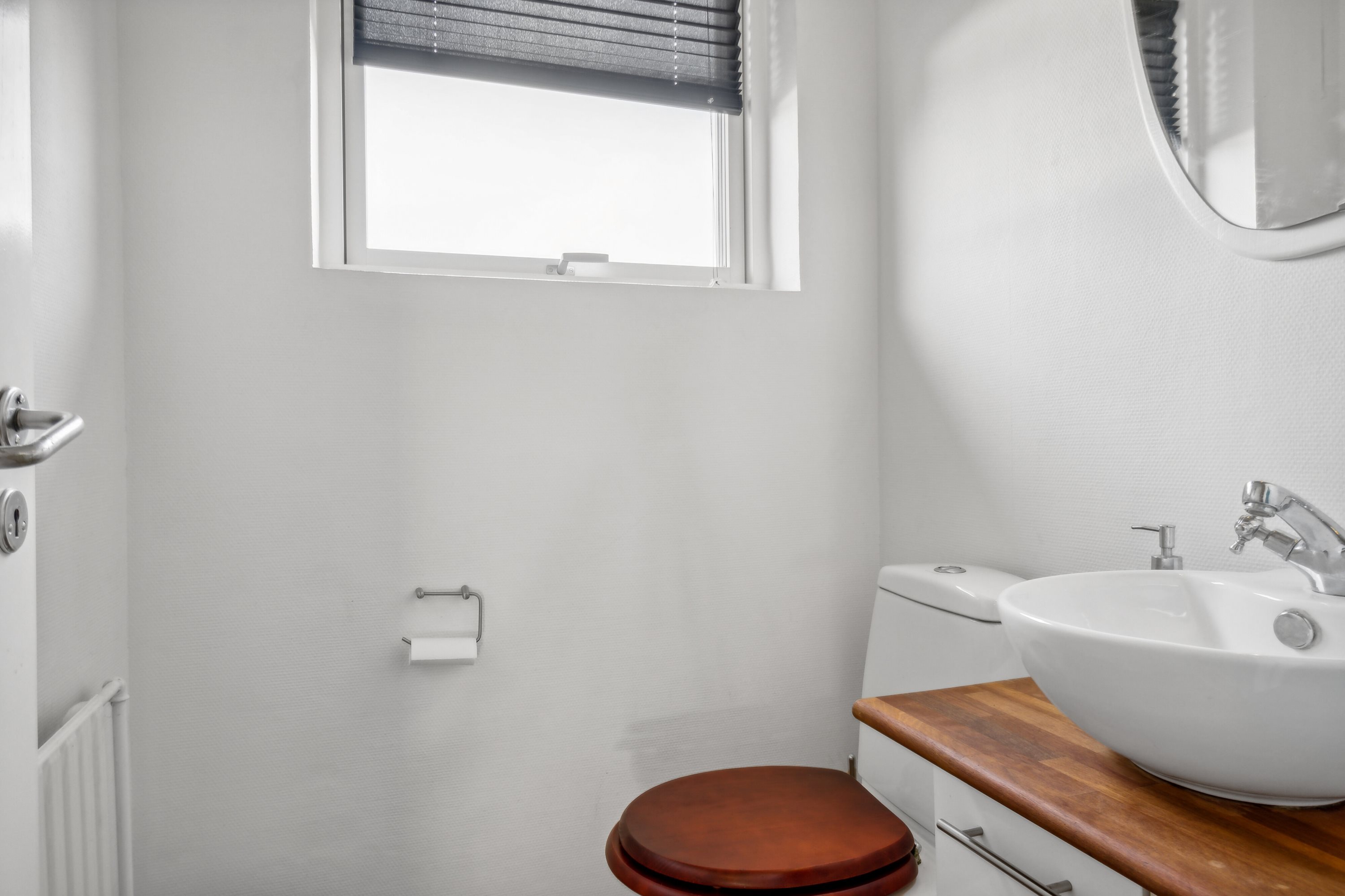 Fremhævet gæstetoilet billede i fuldskærmstilstand. Billede af Irisvej 22, 9800 Hjørring