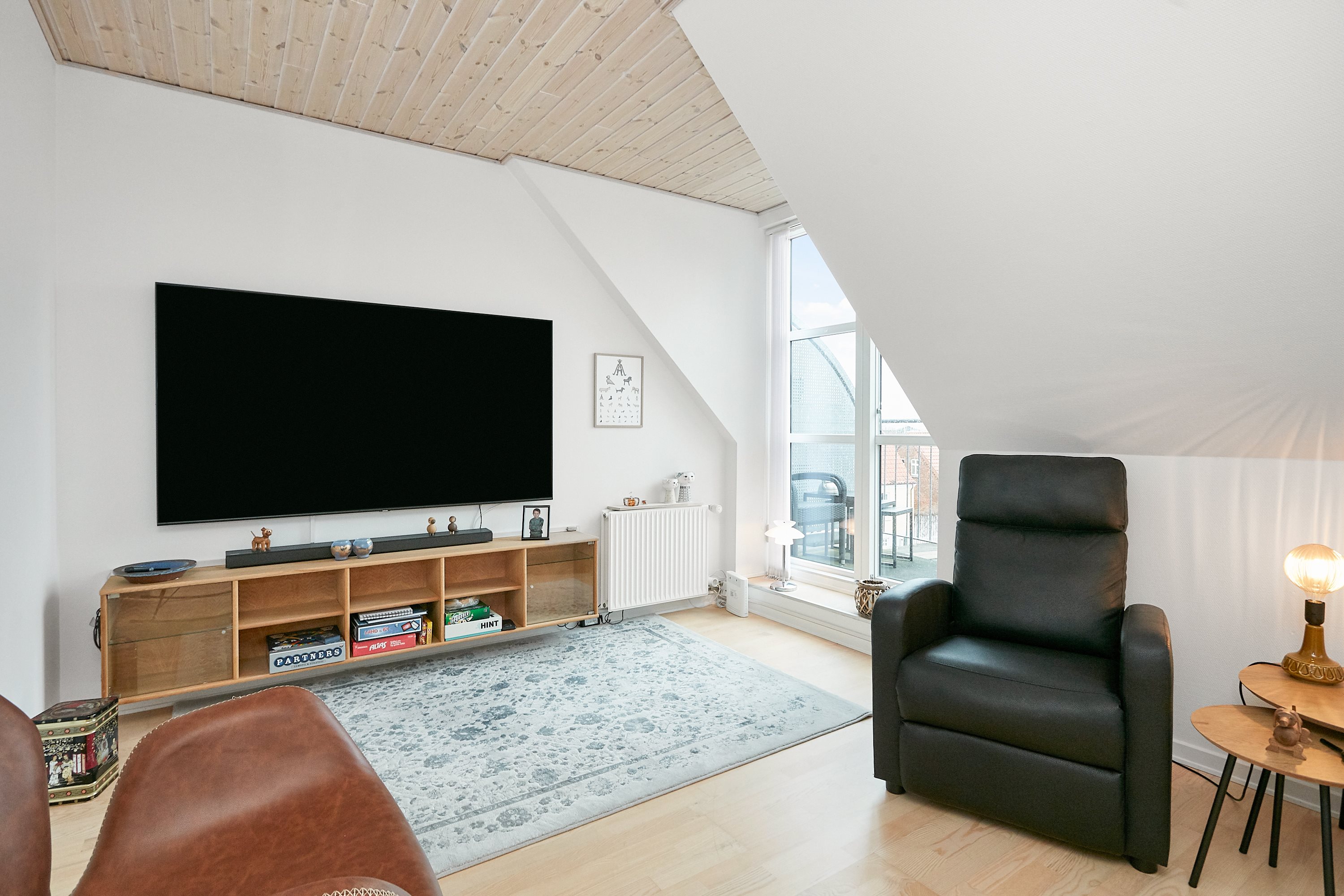 Fremhævet stue billede i fuldskærmstilstand. Billede af Odelsgade 11D, 1. th., 7130 Juelsminde