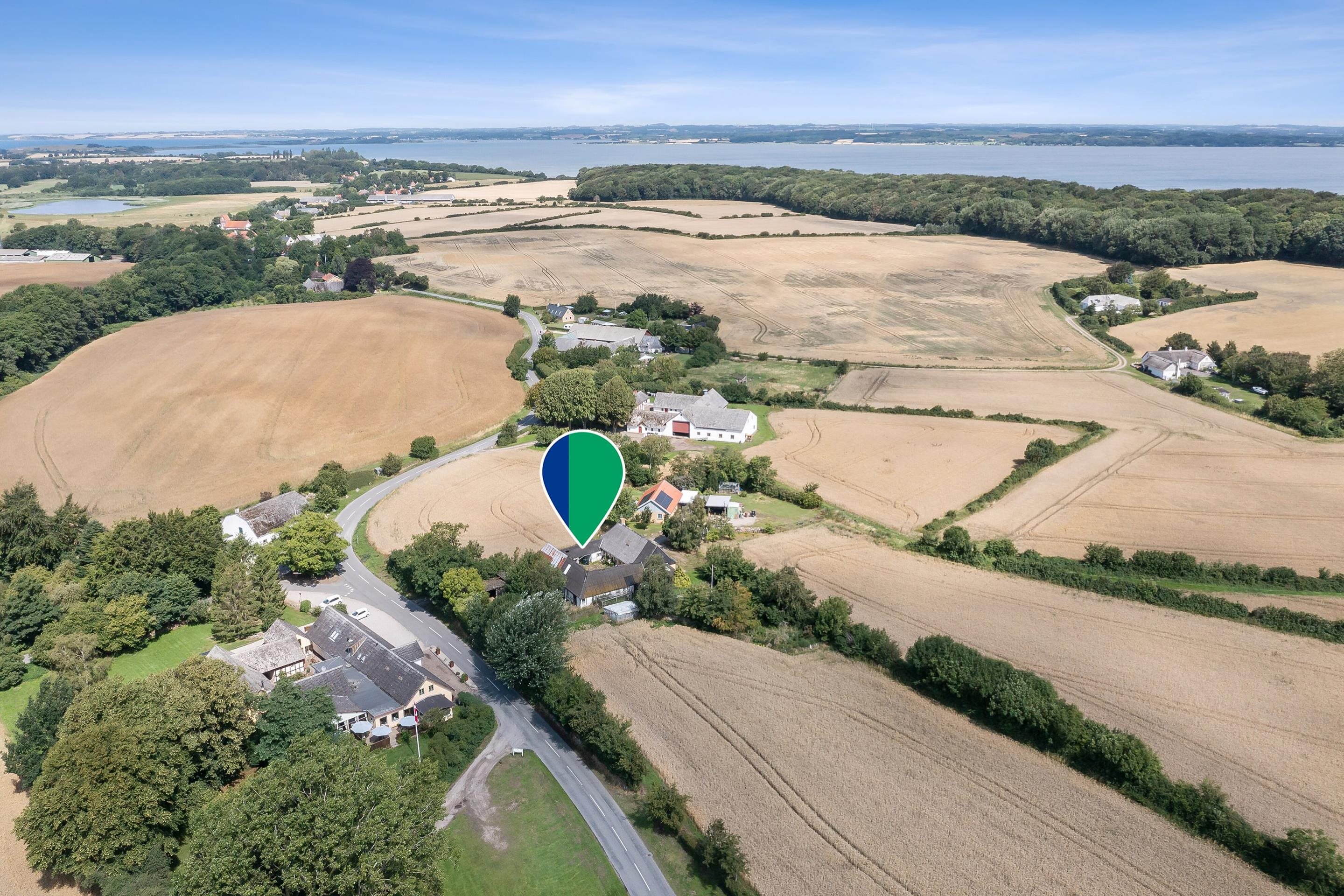 Miniaturebillede 2: ejendommen. Billede af Strandbakken 3, Helnæs, 5631 Ebberup