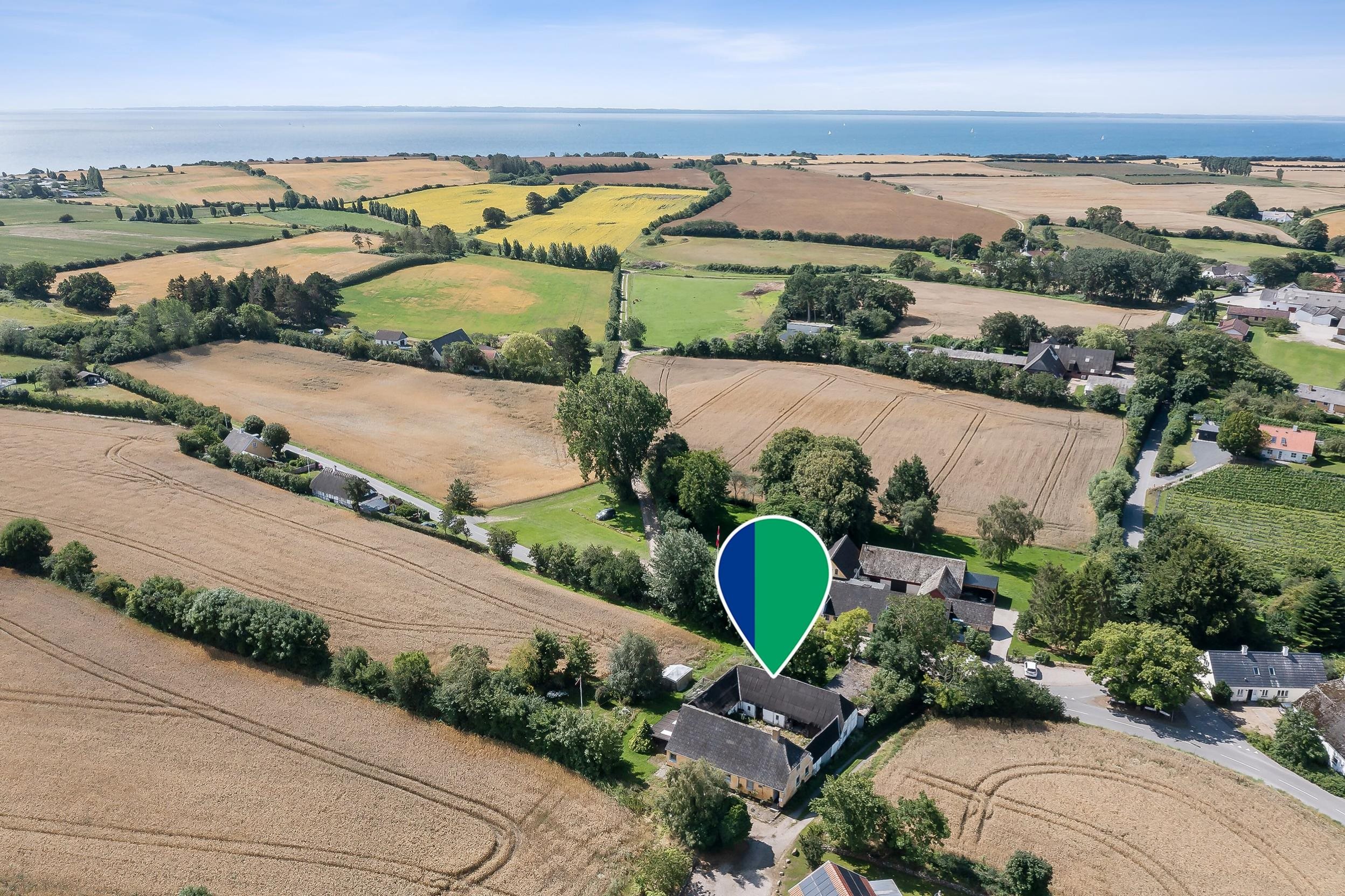 Fremhævet ejendommen billede i fuldskærmstilstand. Billede af Strandbakken 3, Helnæs, 5631 Ebberup