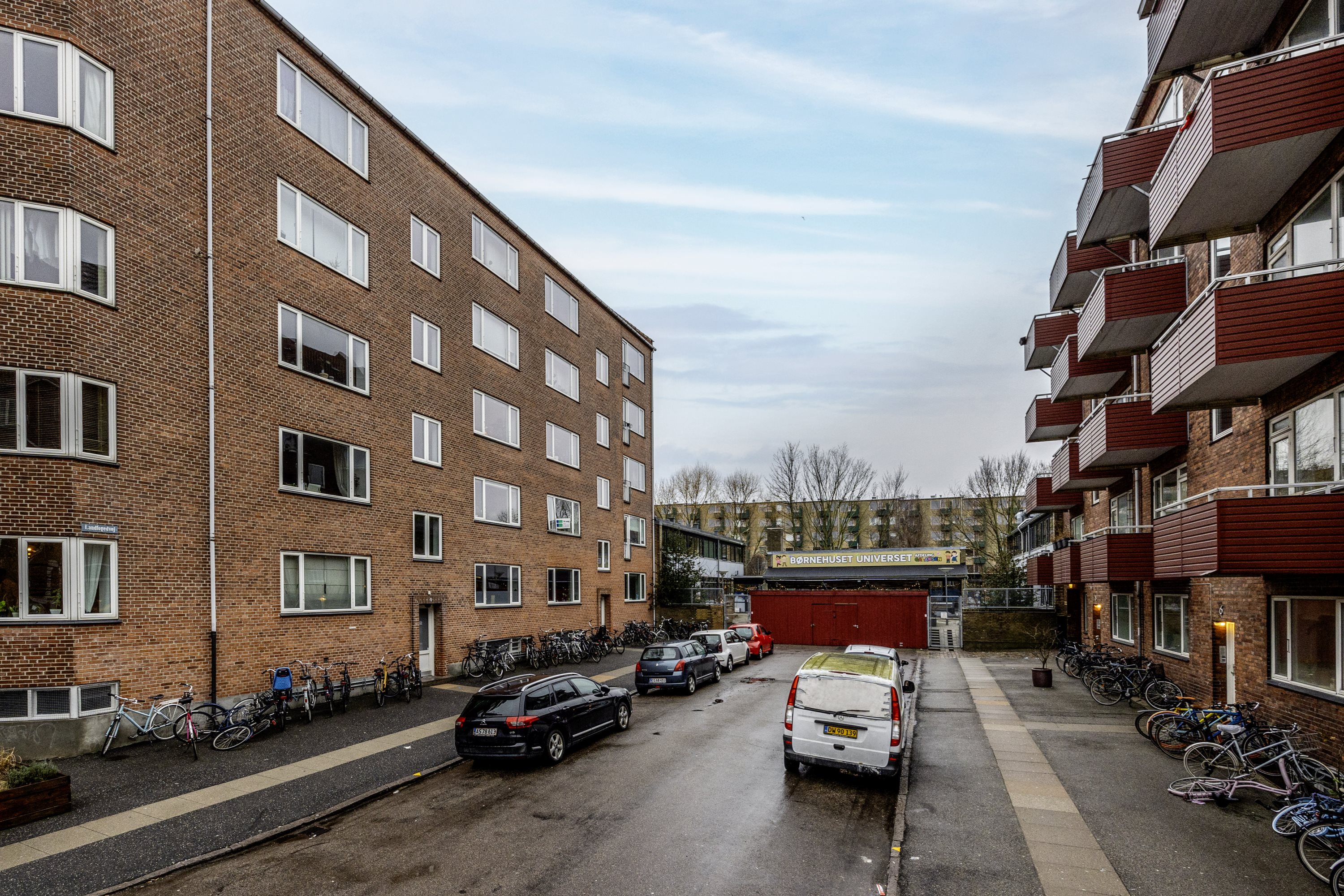 Fremhævet ejendommen billede i fuldskærmstilstand. Billede af Landfogedvej 7, 1. tv., 2400 København NV