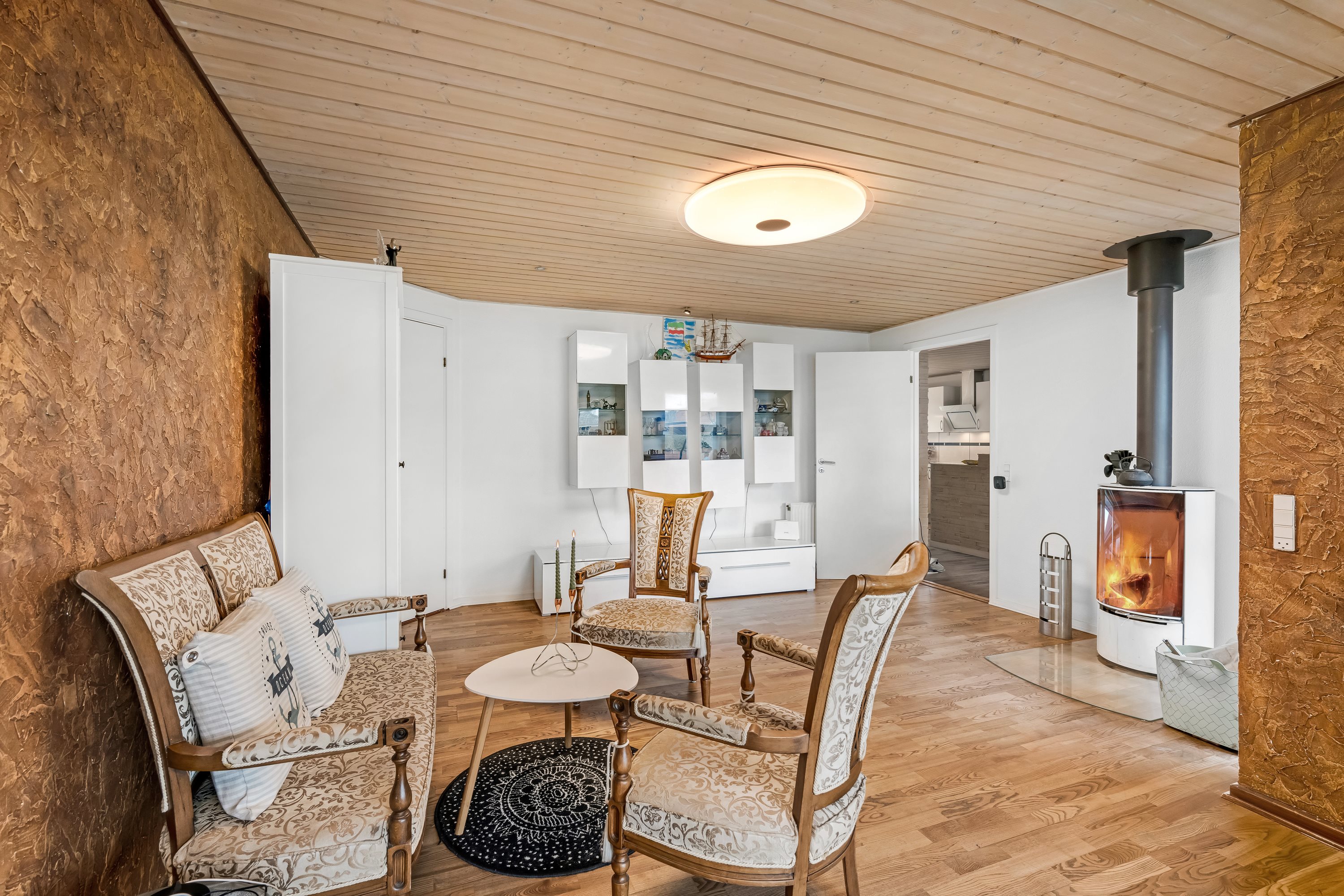 Fremhævet stue billede i fuldskærmstilstand. Billede af Tved 119, 6270 Tønder