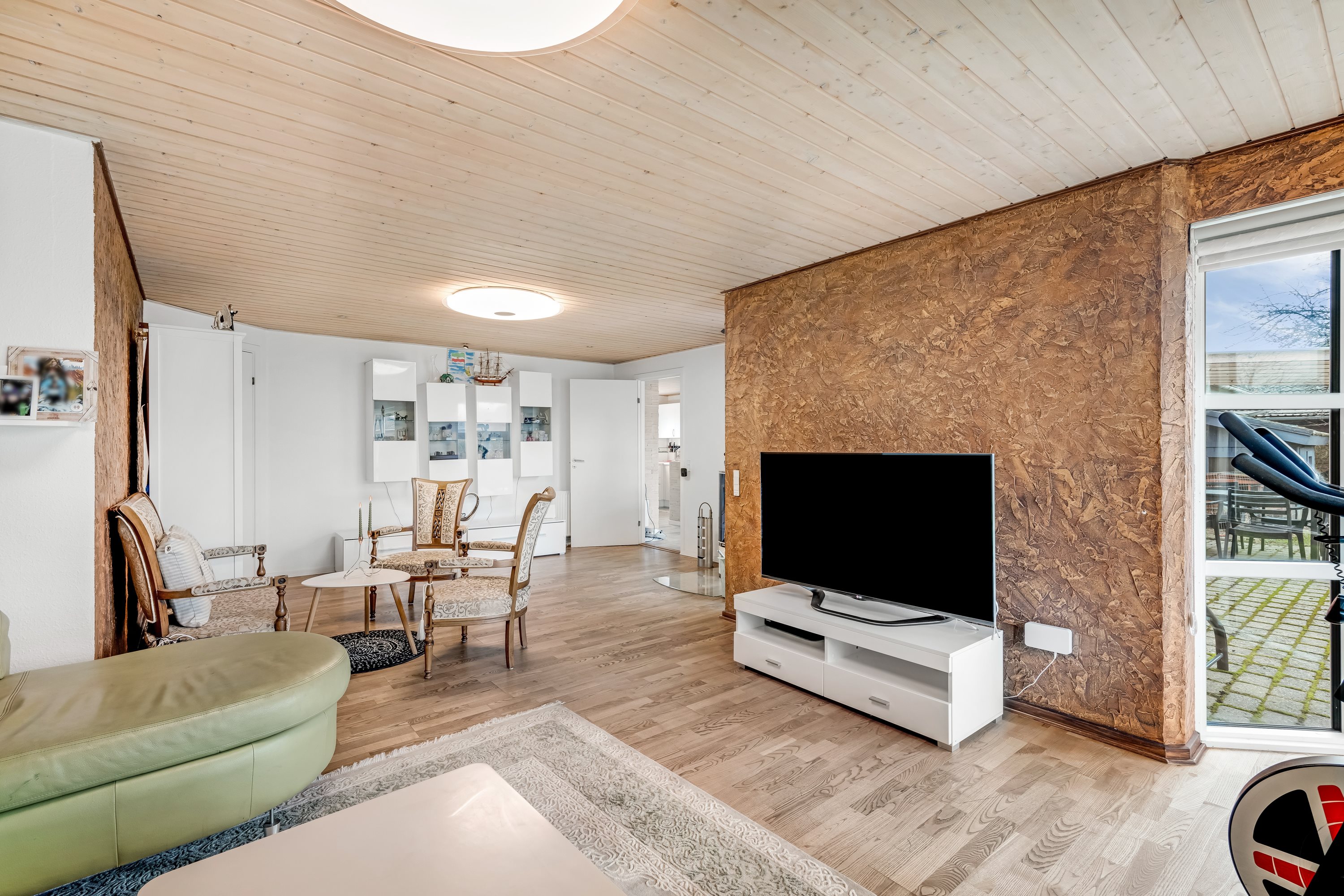 Fremhævet stue billede i fuldskærmstilstand. Billede af Tved 119, 6270 Tønder