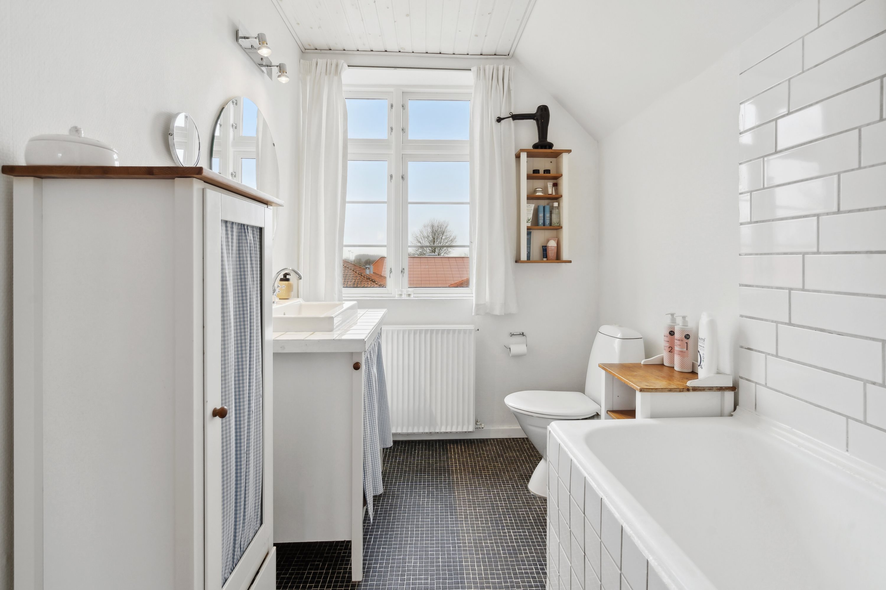 Fremhævet badeværelse billede i fuldskærmstilstand. Billede af Varnæsvej 746, Bovrup, 6200 Aabenraa