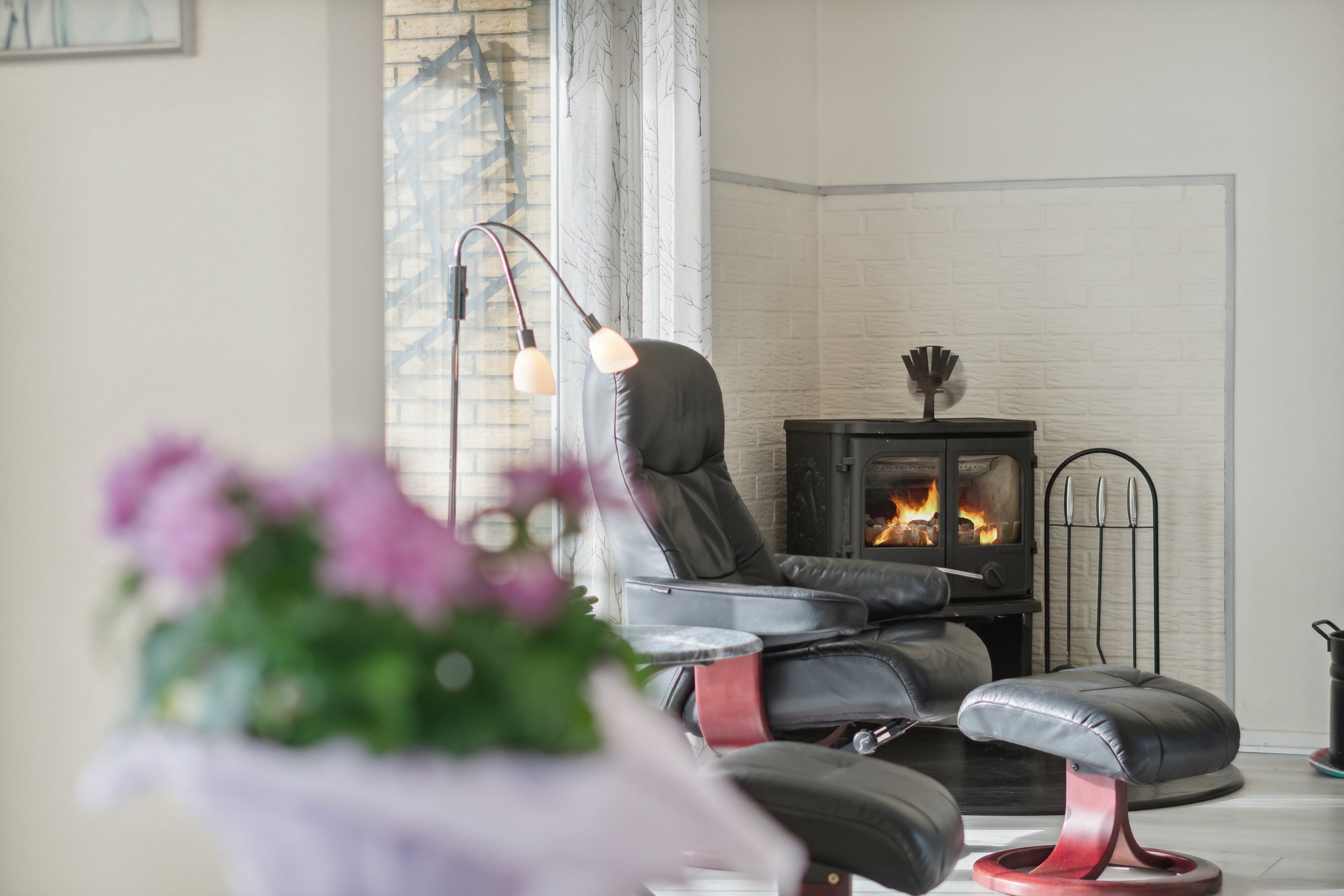 Fremhævet stue billede i fuldskærmstilstand. Billede af Syrenvej 6, 3700 Rønne