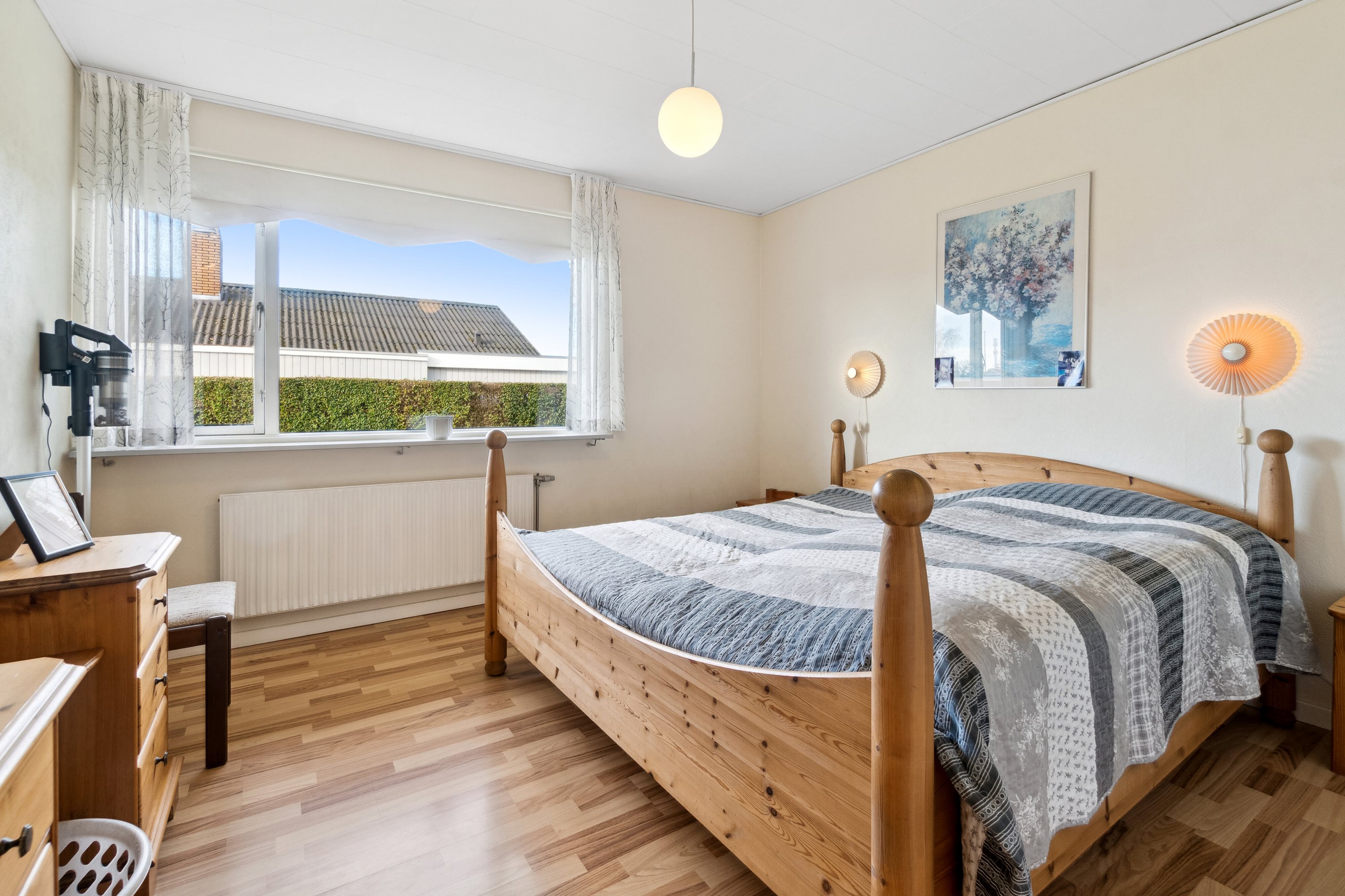 Fremhævet soveværelse billede i fuldskærmstilstand. Billede af Syrenvej 6, 3700 Rønne