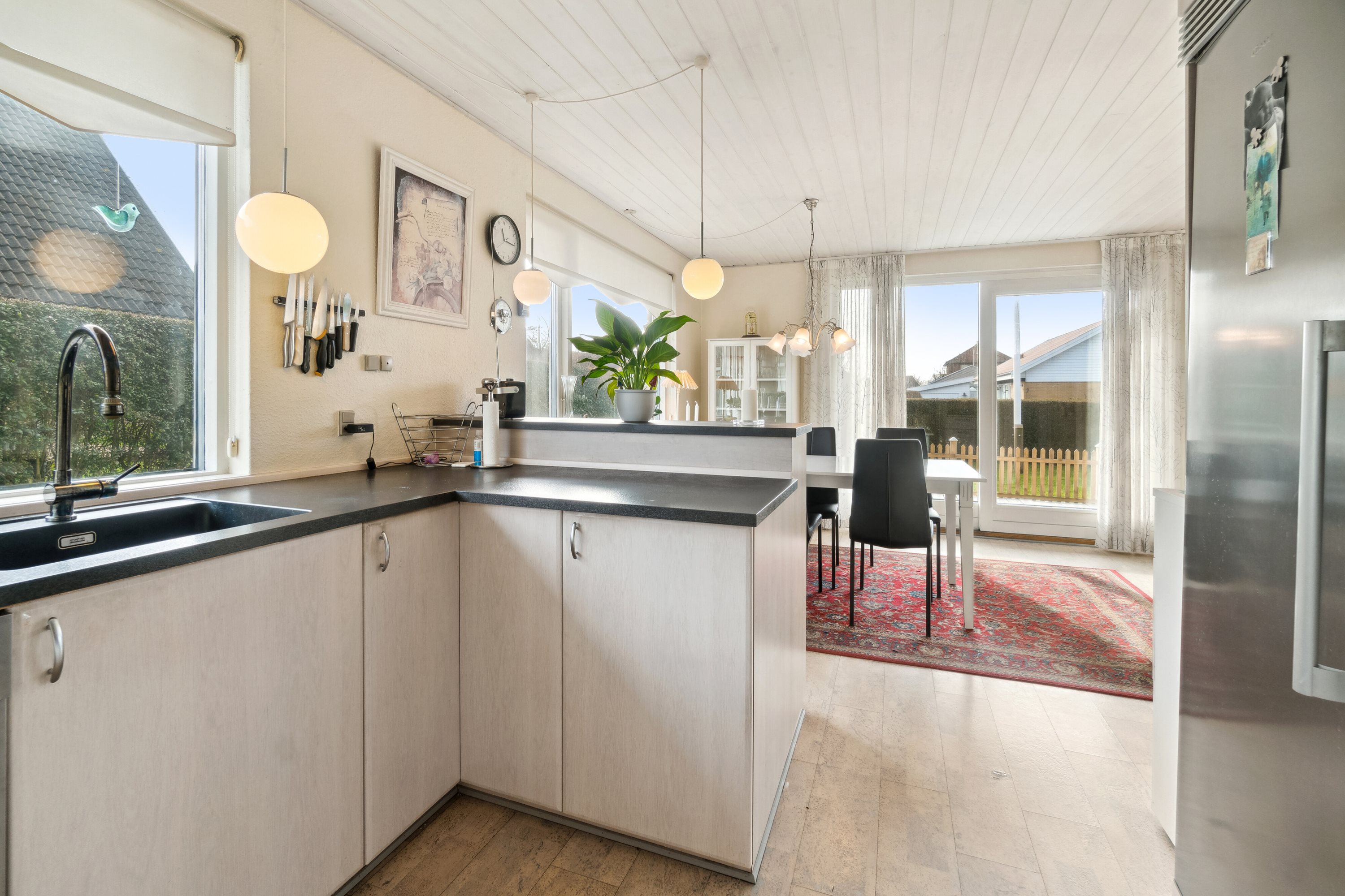 Fremhævet køkken billede i fuldskærmstilstand. Billede af Syrenvej 6, 3700 Rønne