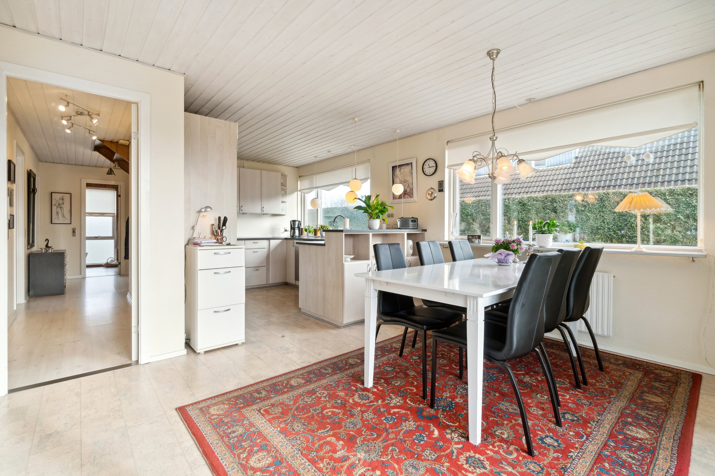 Fremhævet spiseplads billede i fuldskærmstilstand. Billede af Syrenvej 6, 3700 Rønne