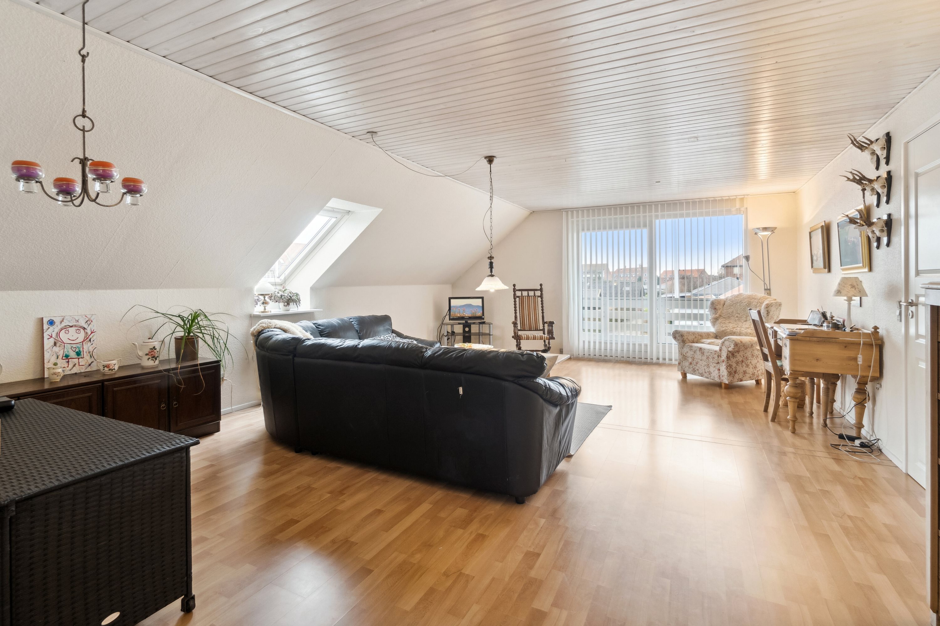 Fremhævet stue billede i fuldskærmstilstand. Billede af Syrenvej 6, 3700 Rønne