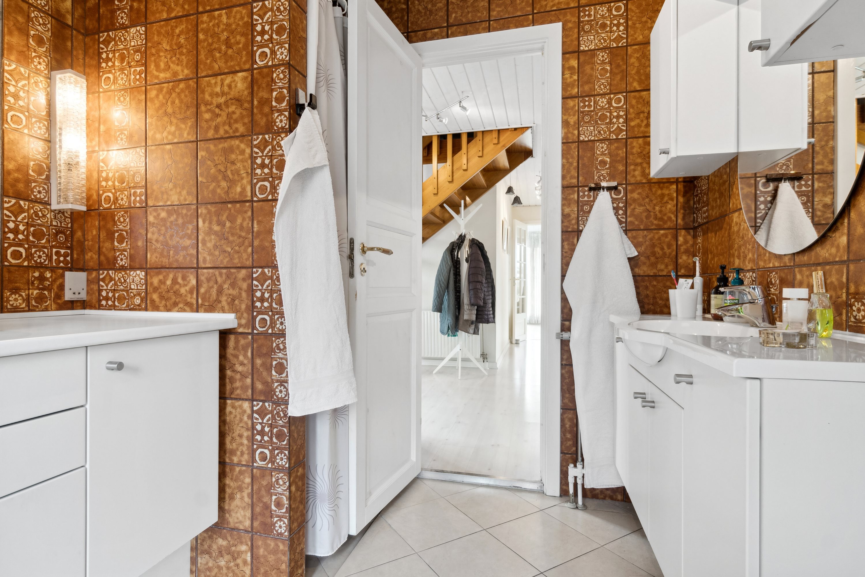 Fremhævet badeværelse billede i fuldskærmstilstand. Billede af Syrenvej 6, 3700 Rønne