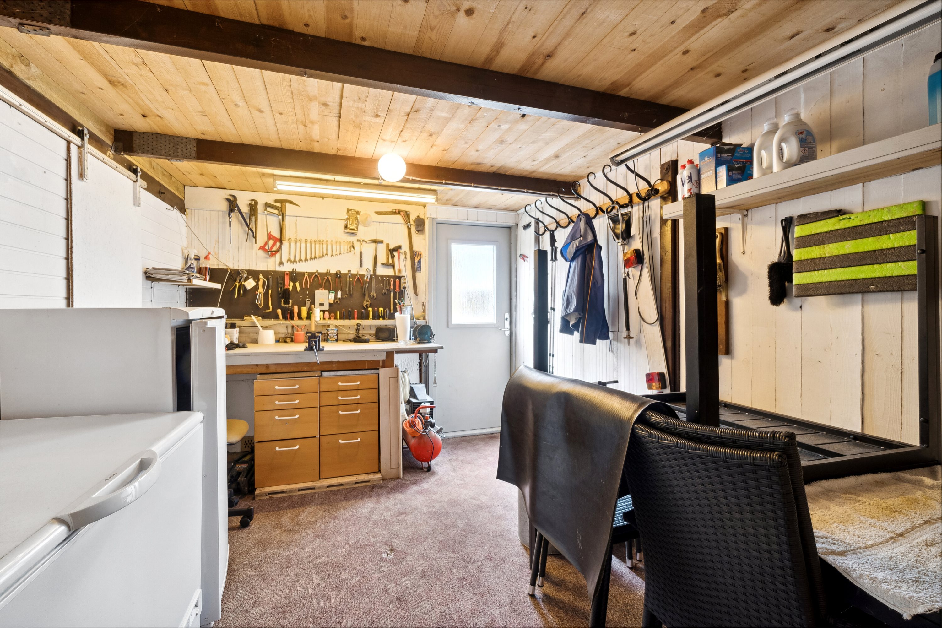 Fremhævet værksted billede i fuldskærmstilstand. Billede af Syrenvej 6, 3700 Rønne