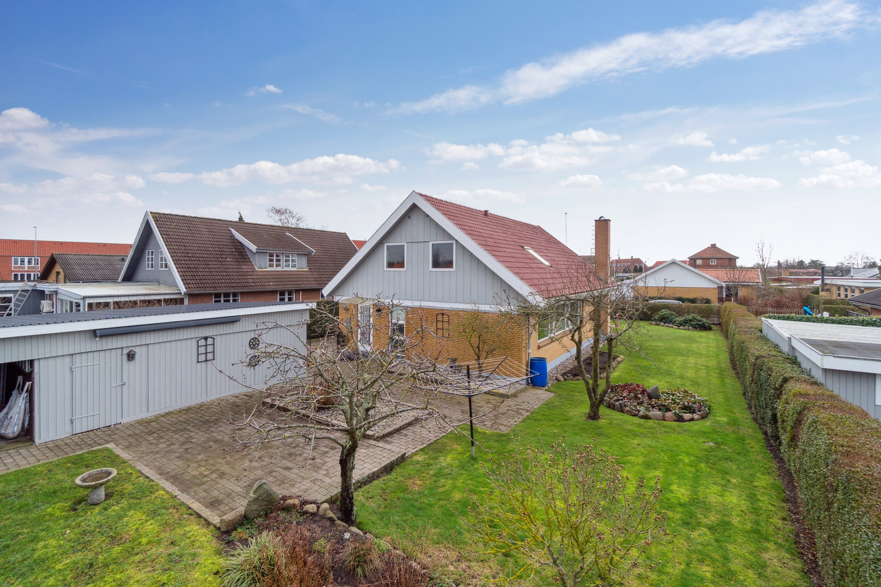 Fremhævet set fra haven billede i fuldskærmstilstand. Billede af Syrenvej 6, 3700 Rønne