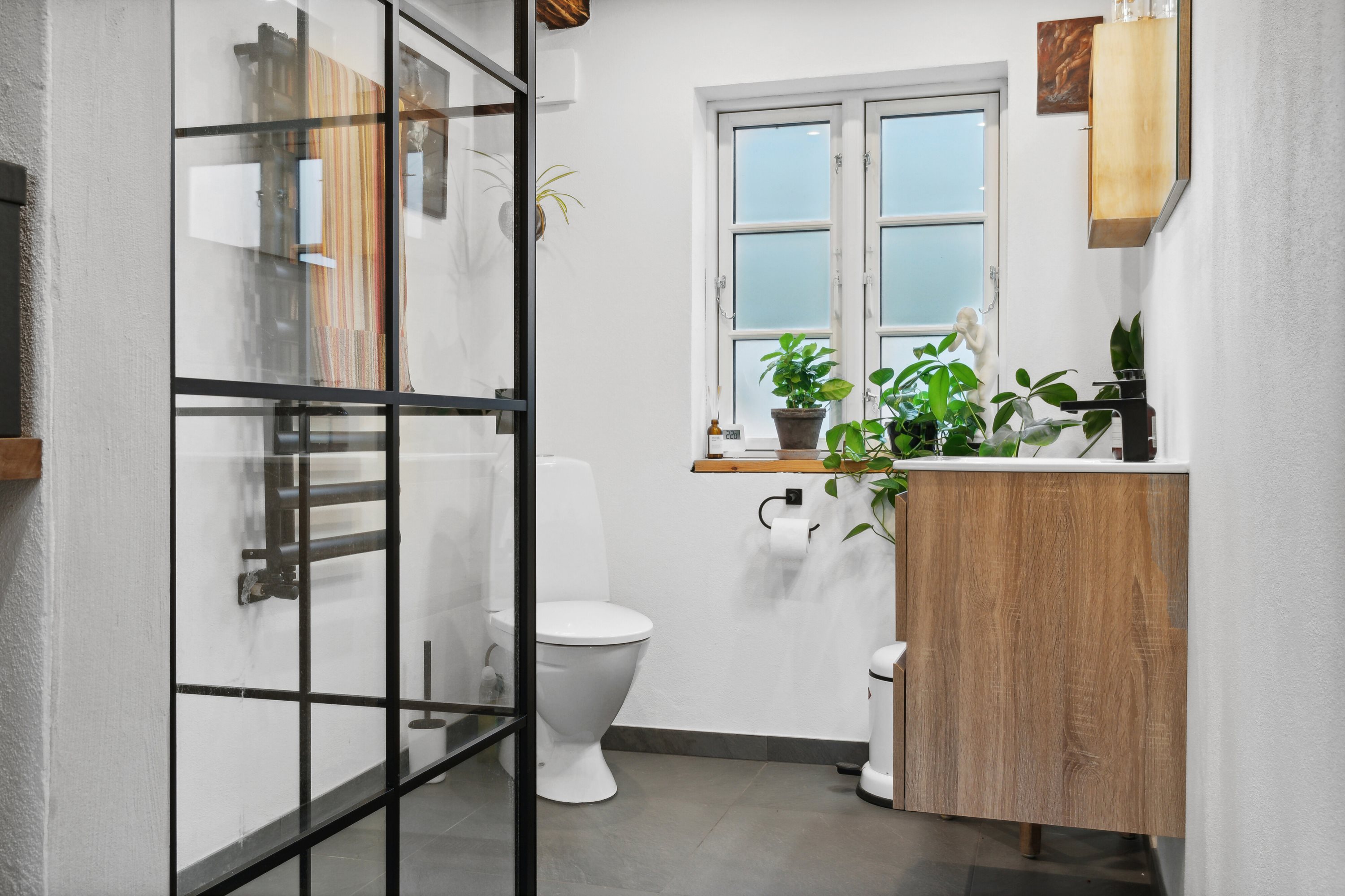 Fremhævet badeværelse billede i fuldskærmstilstand. Billede af Lillegade 24, 4070 Kirke Hyllinge