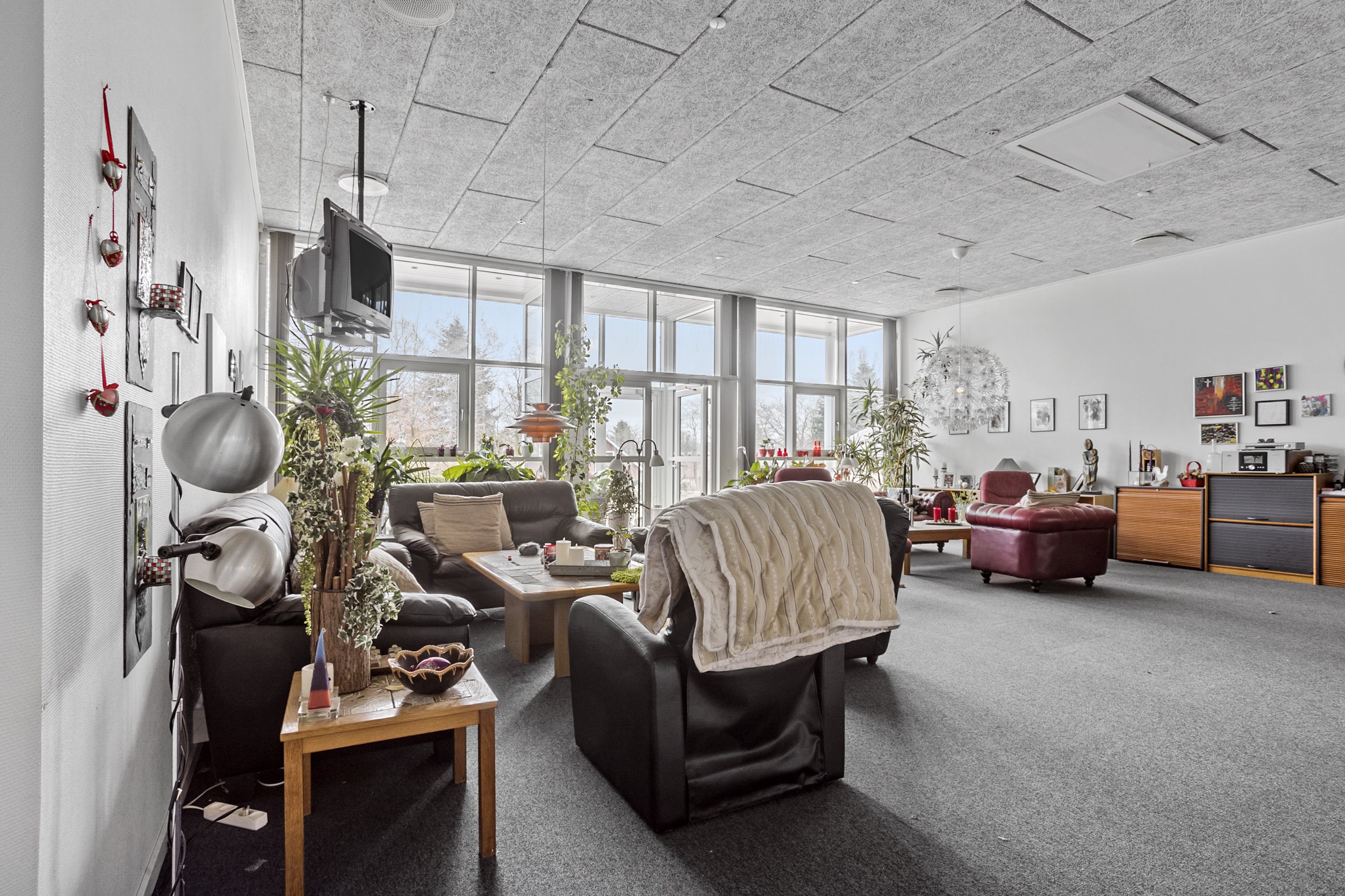 Fremhævet stue billede i fuldskærmstilstand. Billede af Lindevej 1, Øster Lindet, 6630 Rødding