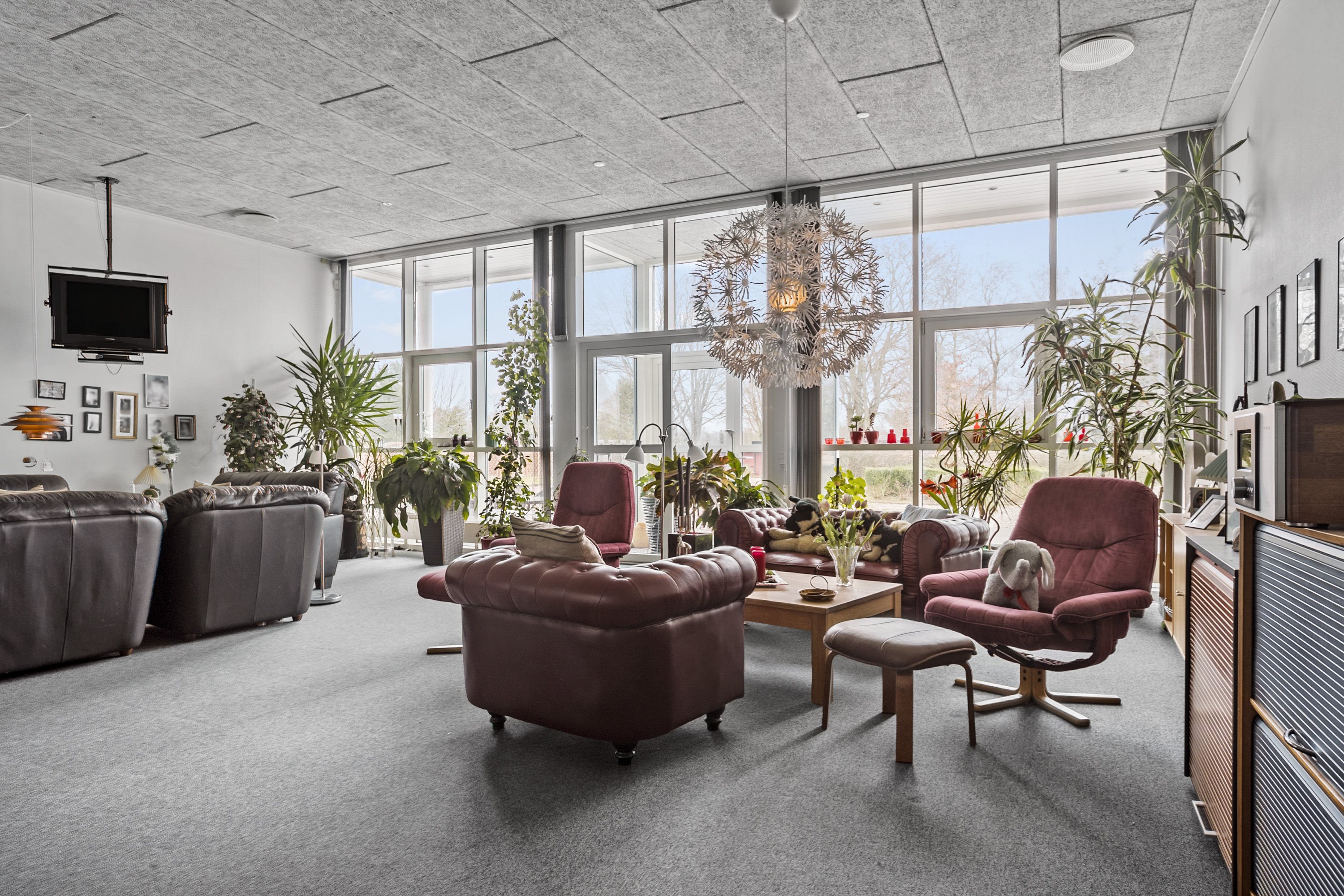 Fremhævet stue billede i fuldskærmstilstand. Billede af Lindevej 1, Øster Lindet, 6630 Rødding