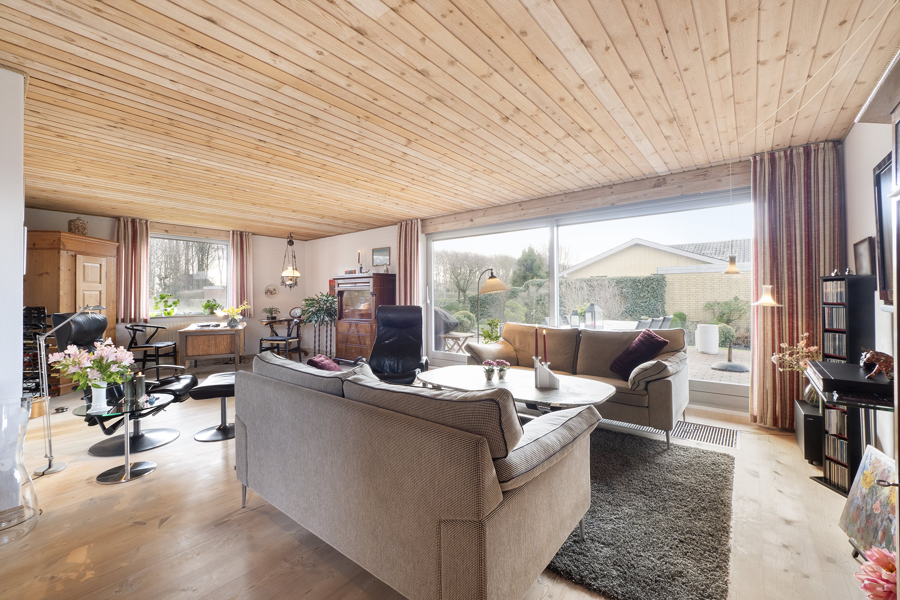 Fremhævet stue billede i fuldskærmstilstand. Billede af Kornblomstvej 14, Faarup, 7900 Nykøbing M