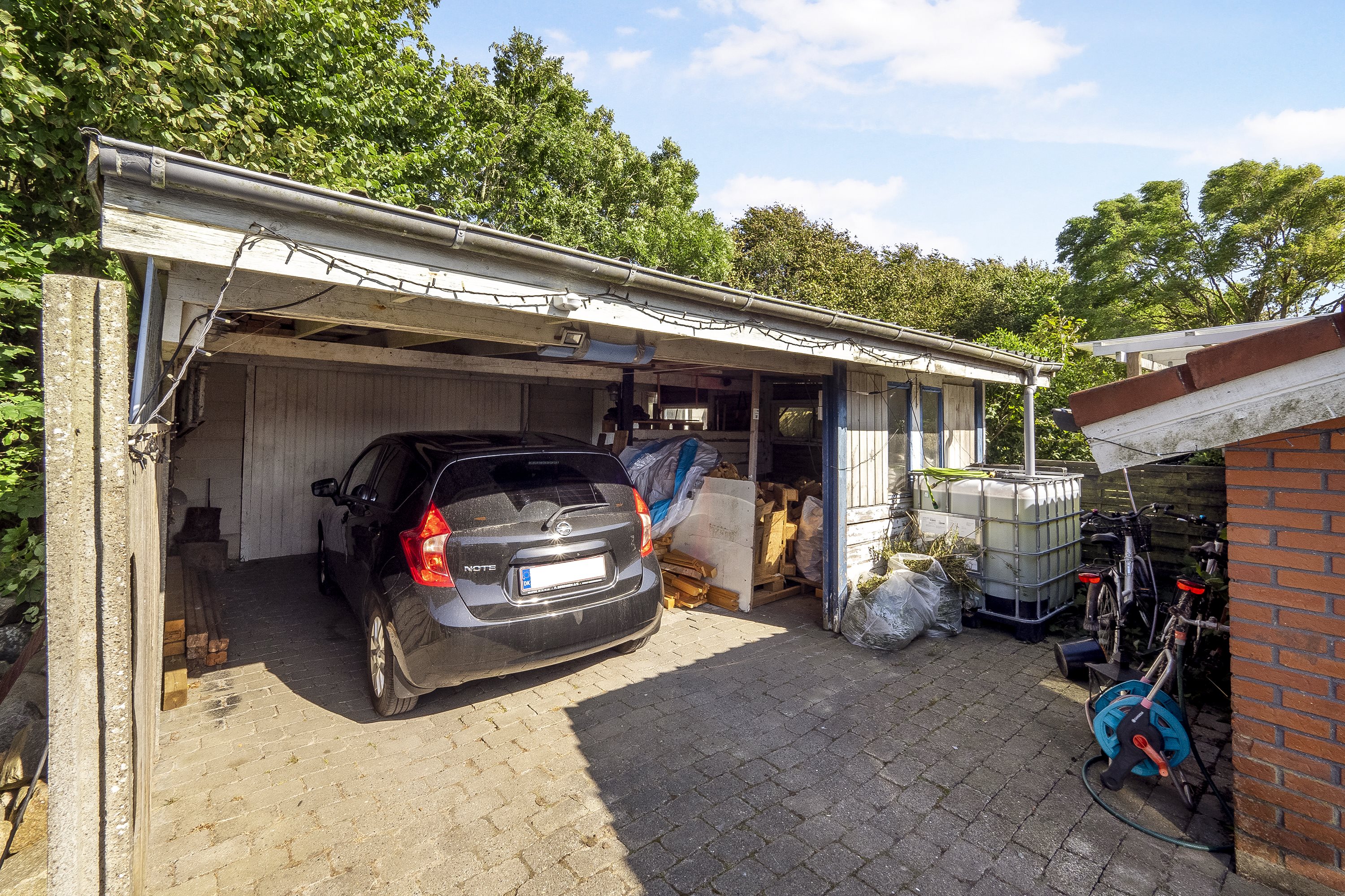 Fremhævet garage billede i fuldskærmstilstand. Billede af Trehøjevej 5, Ø Hvidbjerg, 7970 Redsted M