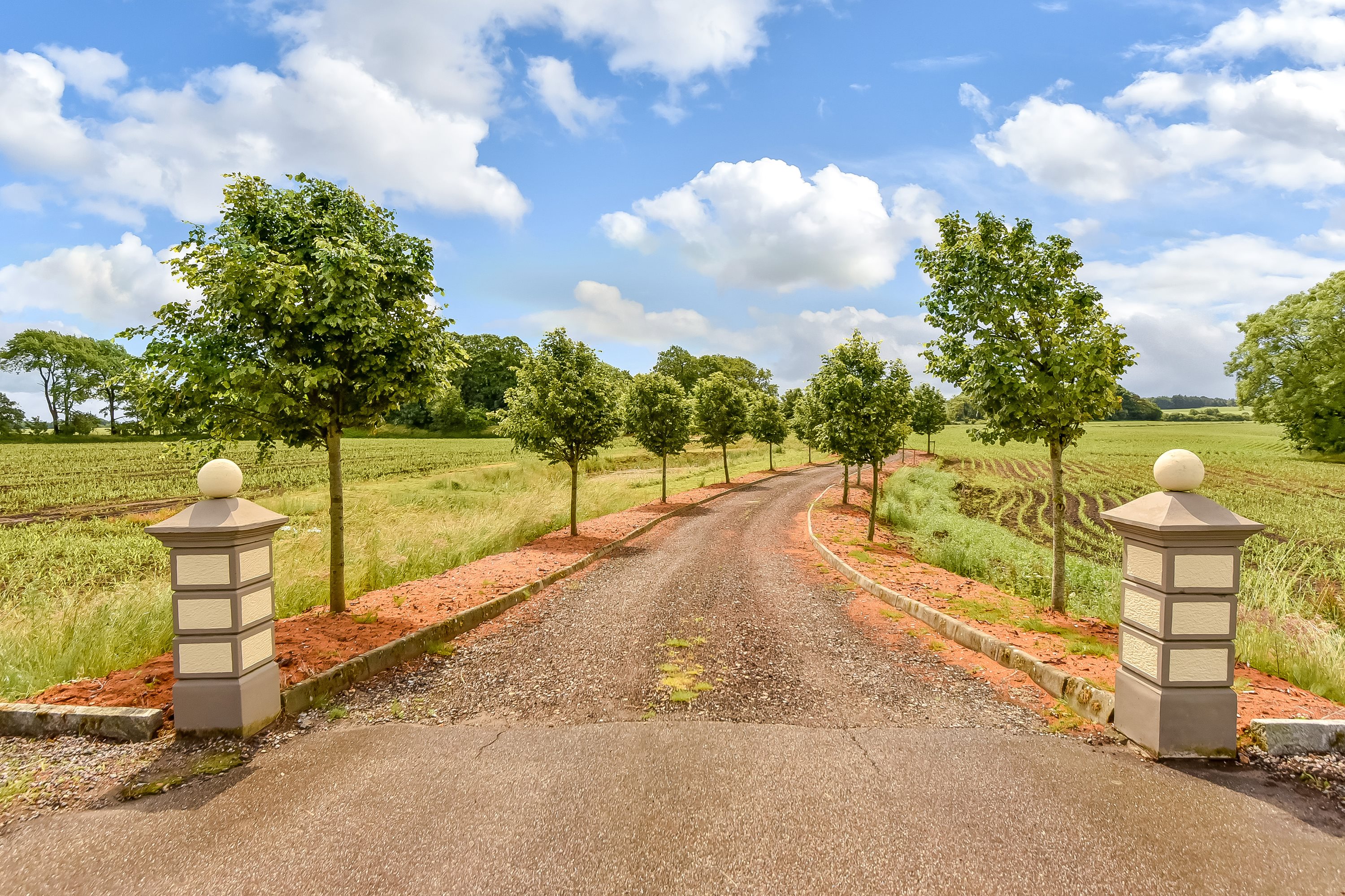 Fremhævet indkørsel billede i fuldskærmstilstand. Billede af Albækvej 47, Snejbjerg, 7400 Herning