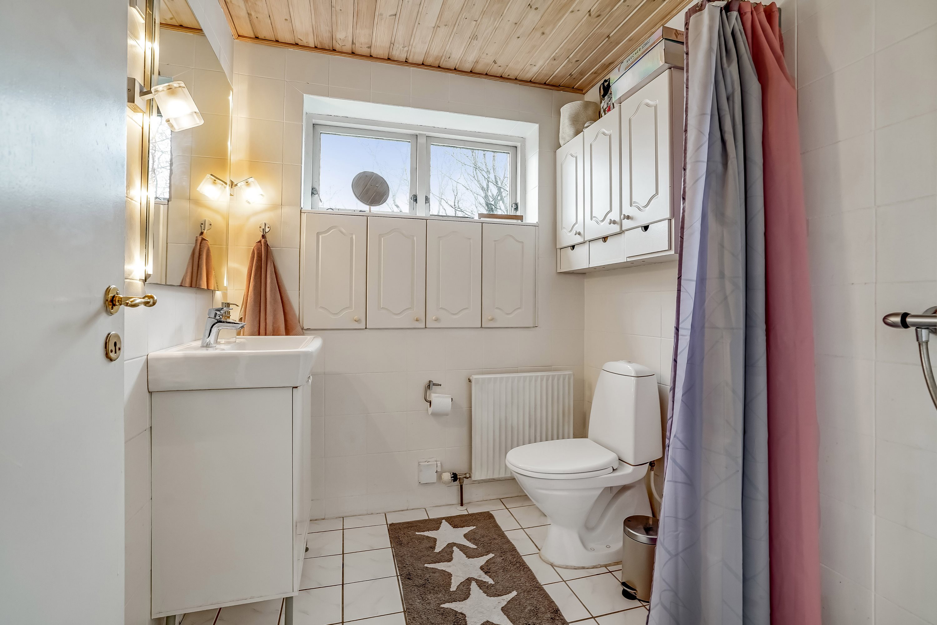 Fremhævet badeværelse billede i fuldskærmstilstand. Billede af Kastaniely 11, 5690 Tommerup